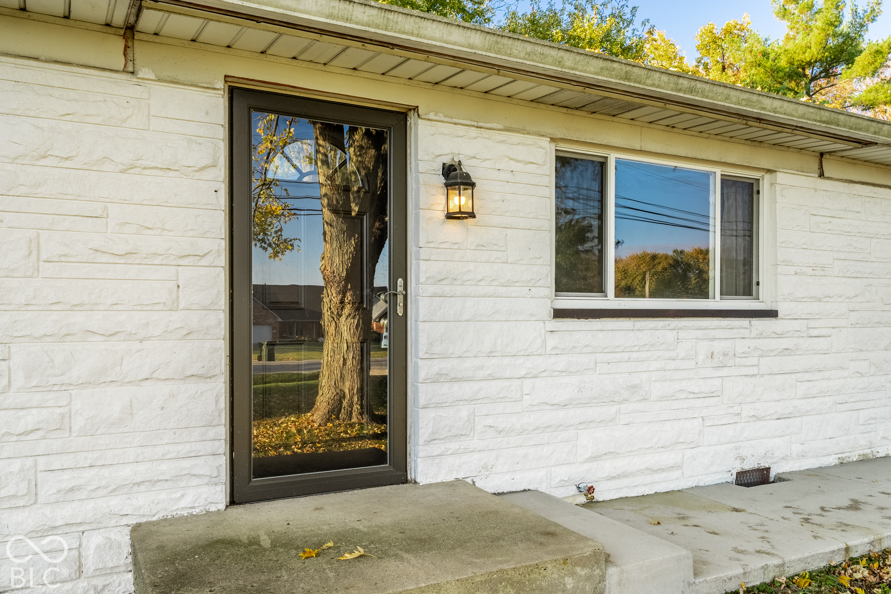 5557 W Us Highway 52, New Palestine, IN, 46163 photo 4 of 33