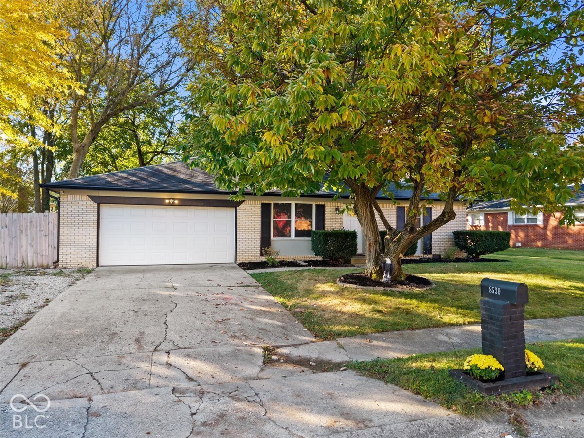 8539 Palm Court, Indianapolis, IN, 46219 photo 4 of 32