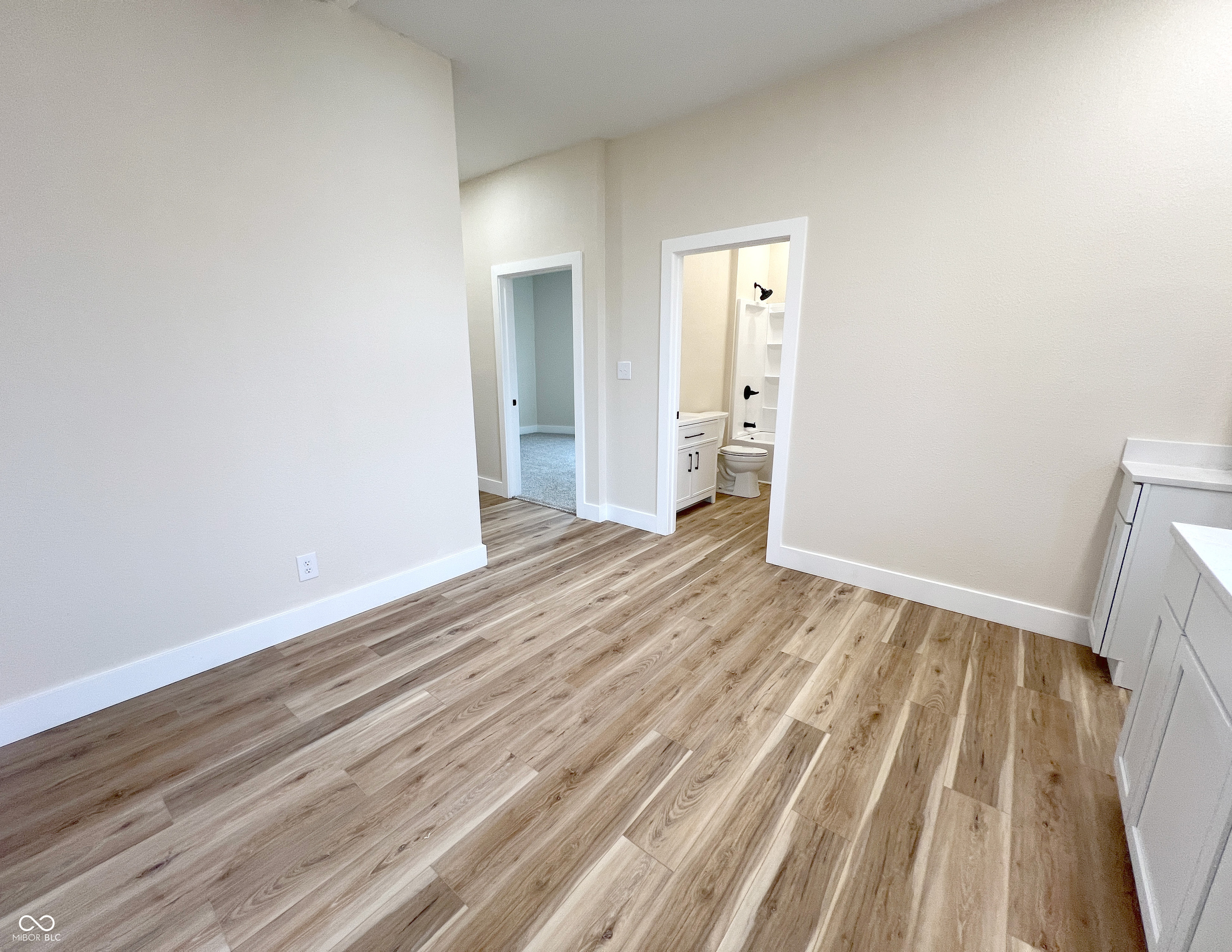1702 S E Street, Elwood, IN, 46036 photo 5 of 33