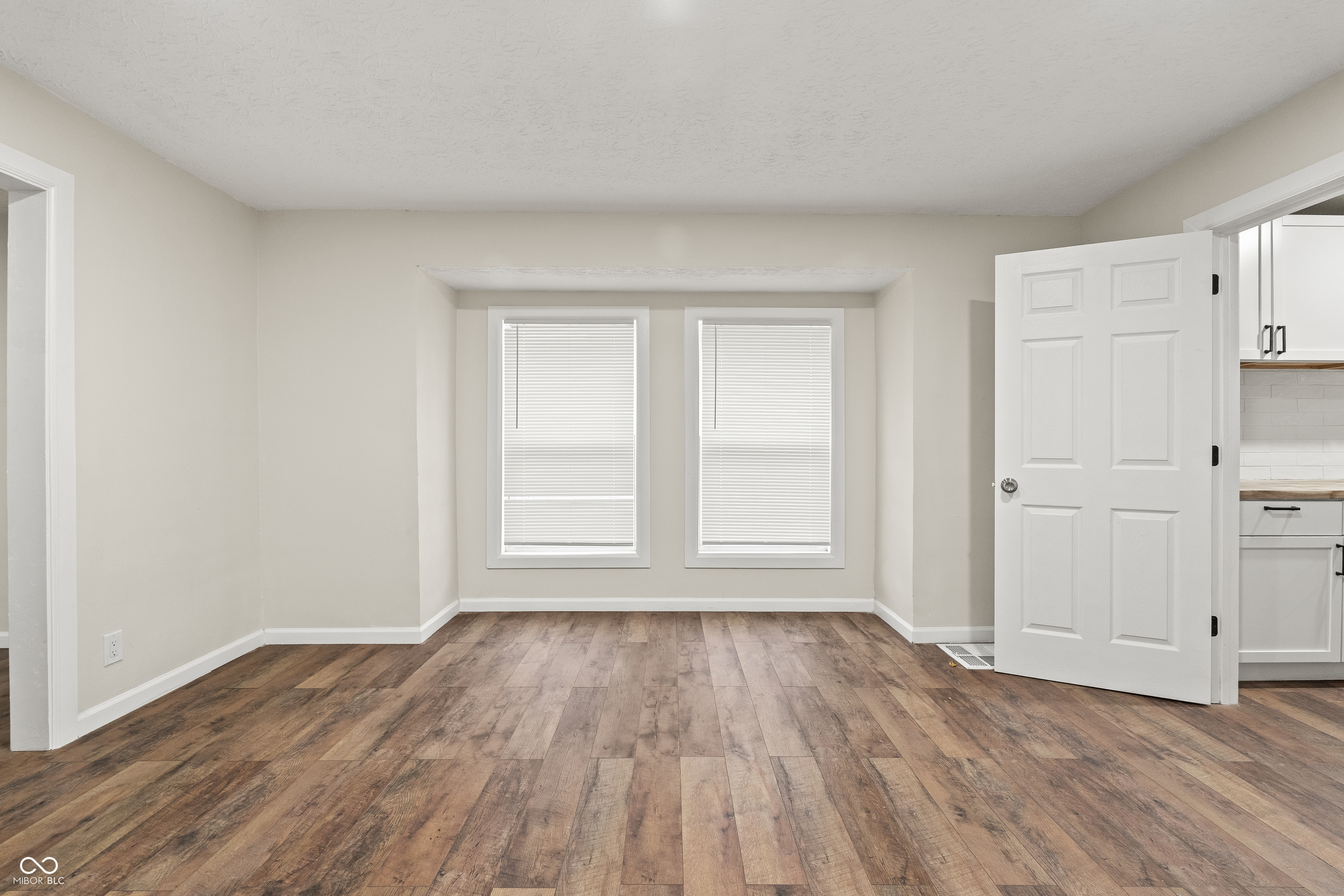 1260 Hiatt Street, Indianapolis, IN, 46221 photo 5 of 29