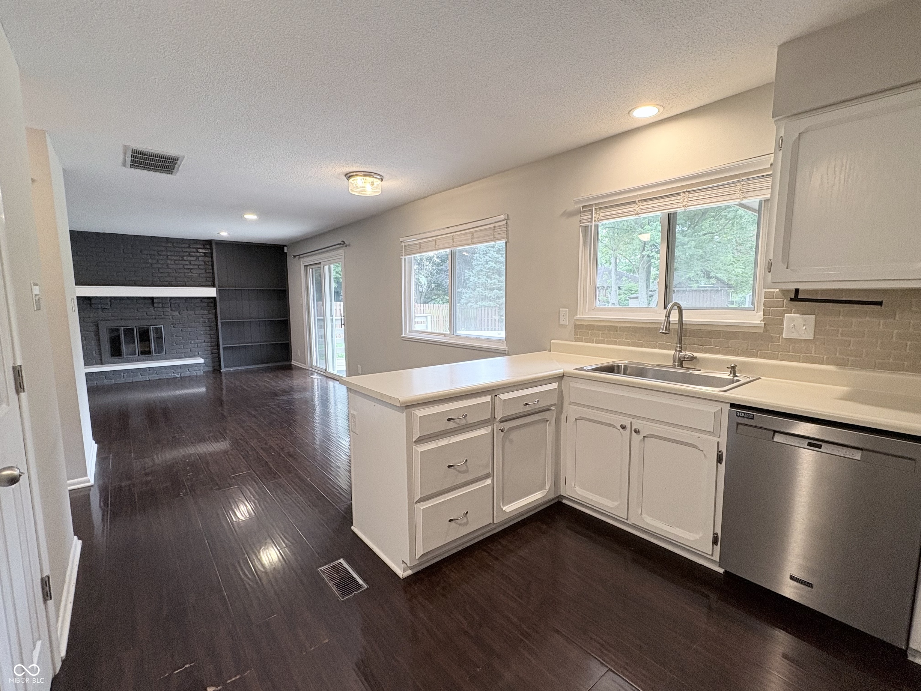 1327 Walston Court, Indianapolis, IN, 46260 photo 5 of 43