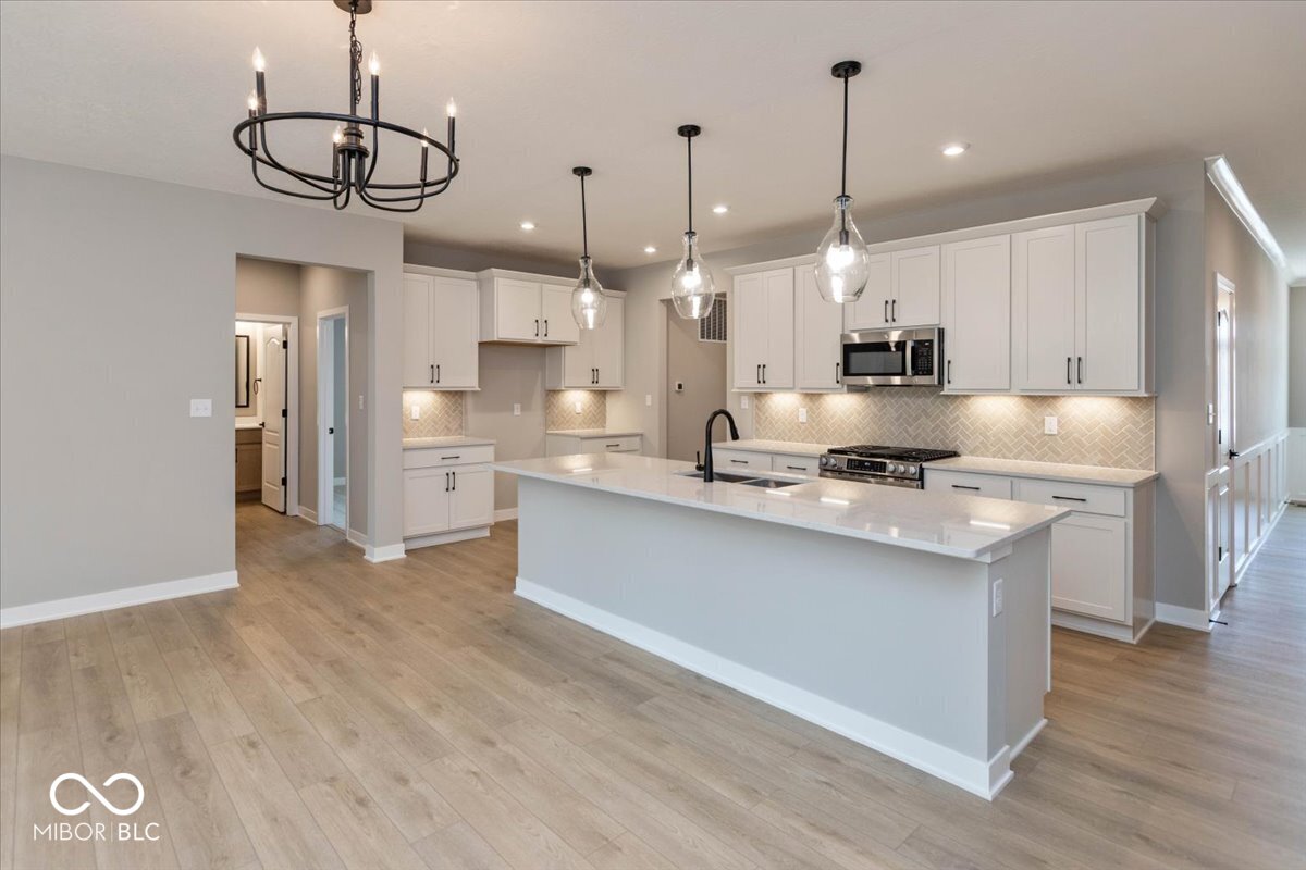 9570 Hemingway Drive, Indianapolis, IN, 46239 photo 5 of 32
