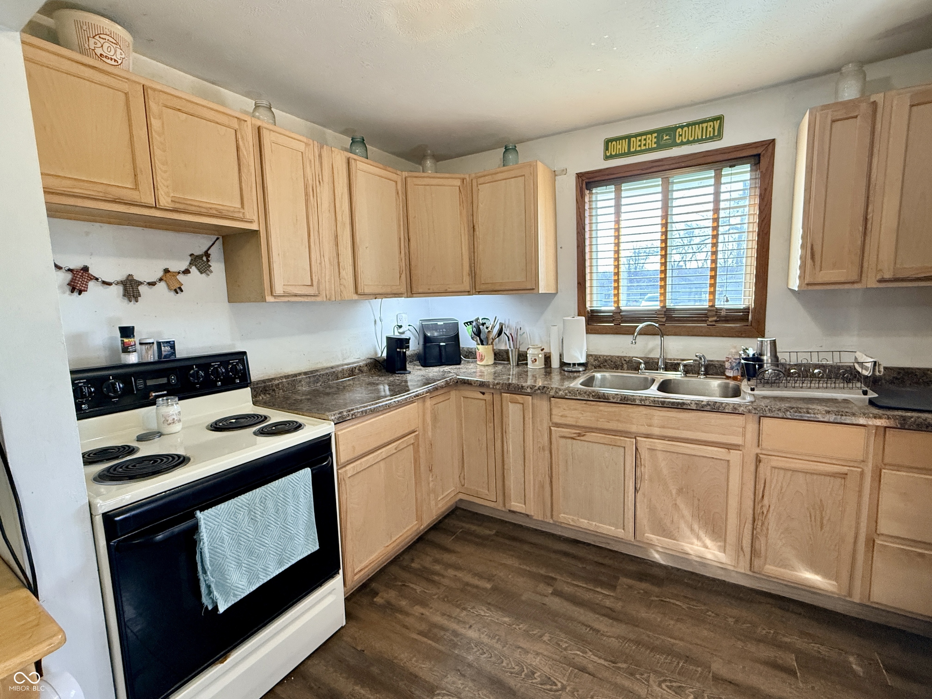 8248 W 300 S, Columbus, IN, 47201 photo 5 of 15