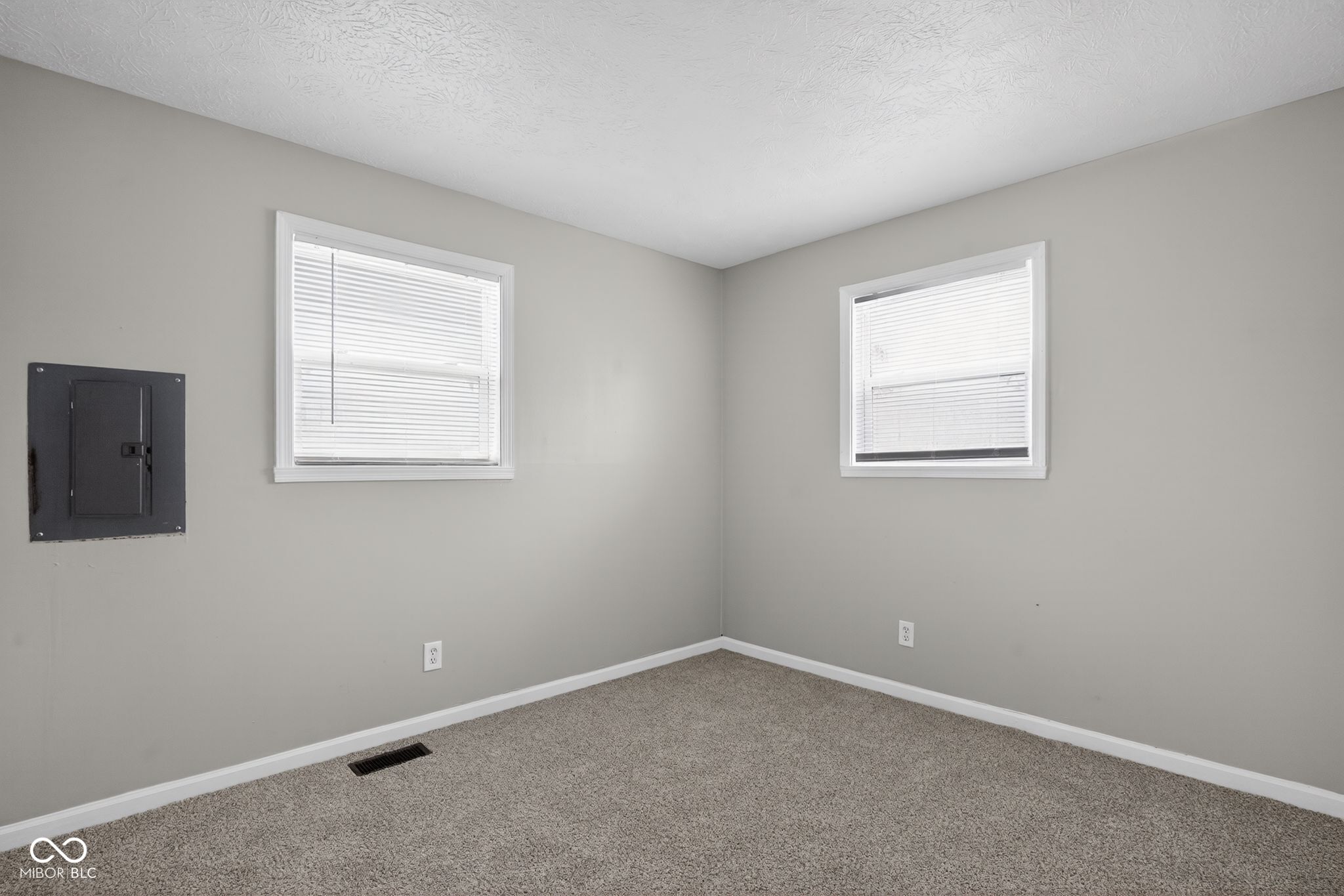 4619 N Richardt Avenue, Indianapolis, IN, 46226 photo 5 of 27