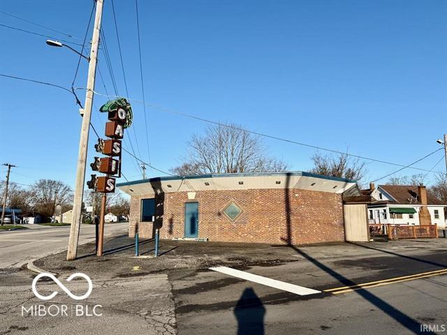 1811 S Burlington Drive, Muncie, IN, 47302 photo 5 of 32