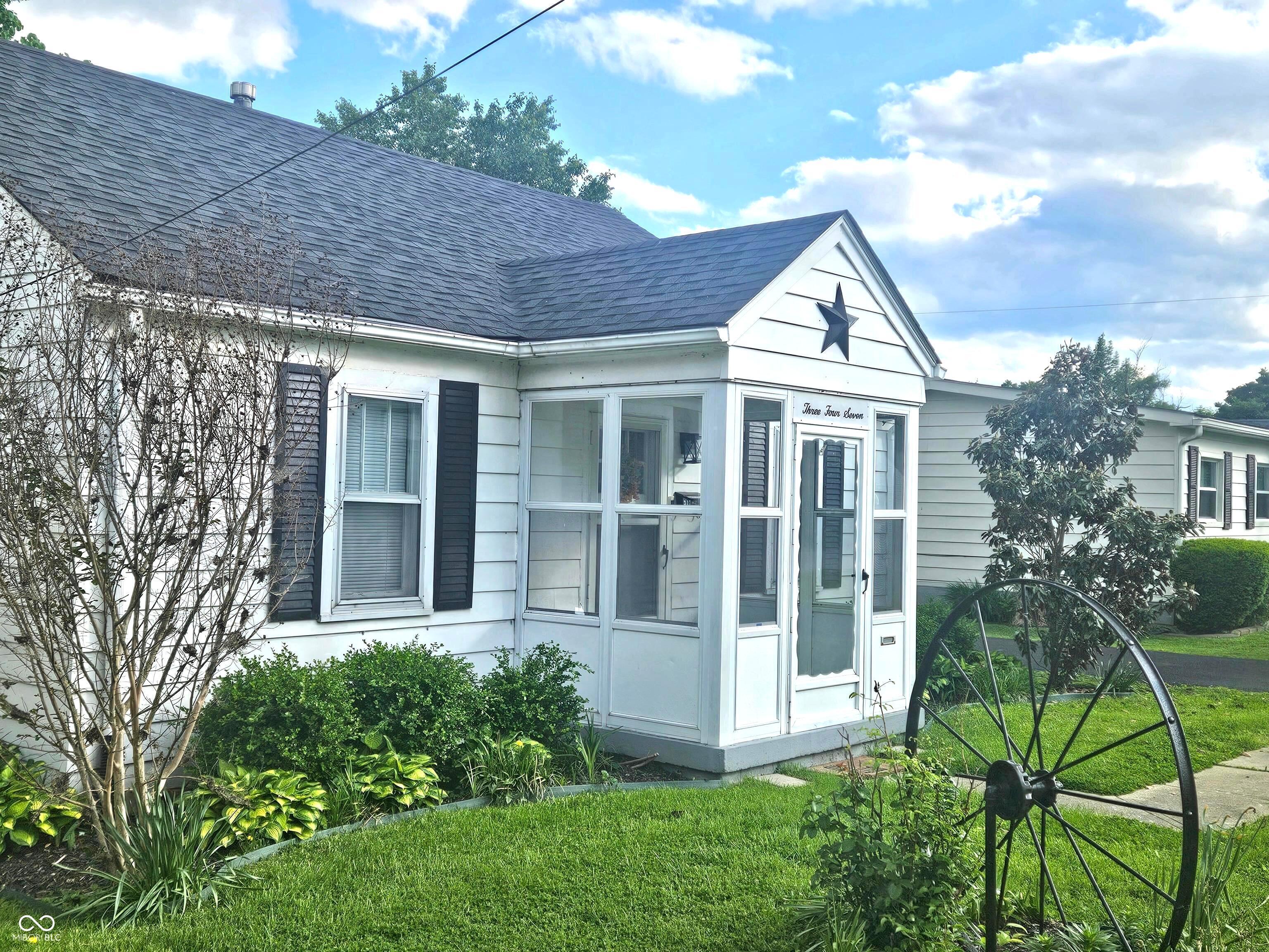 347 S Fern Street, Sellersburg, IN, 47172 photo 5 of 31