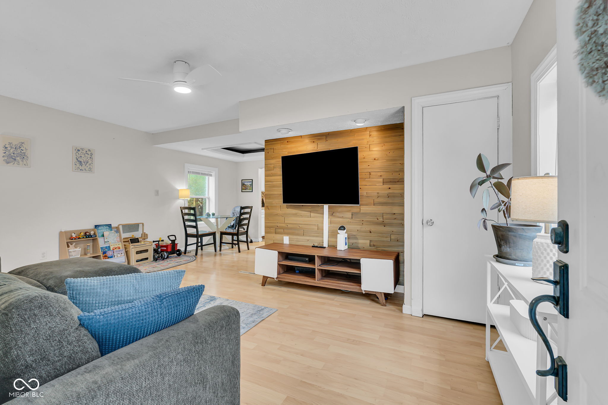 1918 E 68th Street, Indianapolis, IN, 46220 photo 5 of 47