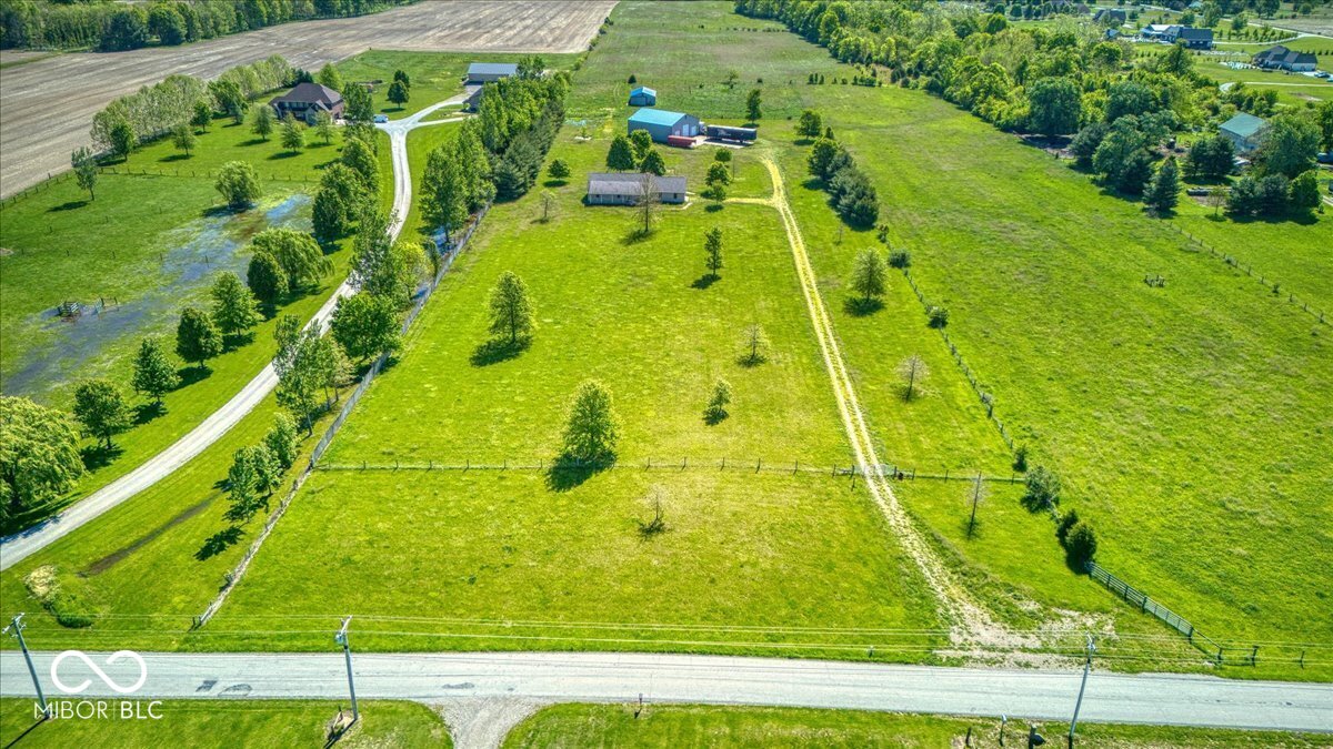 813 S 400 W, Bargersville, IN, 46106 photo 5 of 47