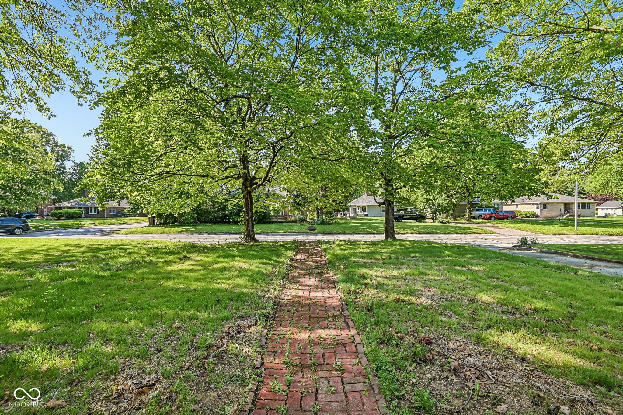 1230 Kessler Boulevard East Drive, Indianapolis, IN, 46220 photo 5 of 52