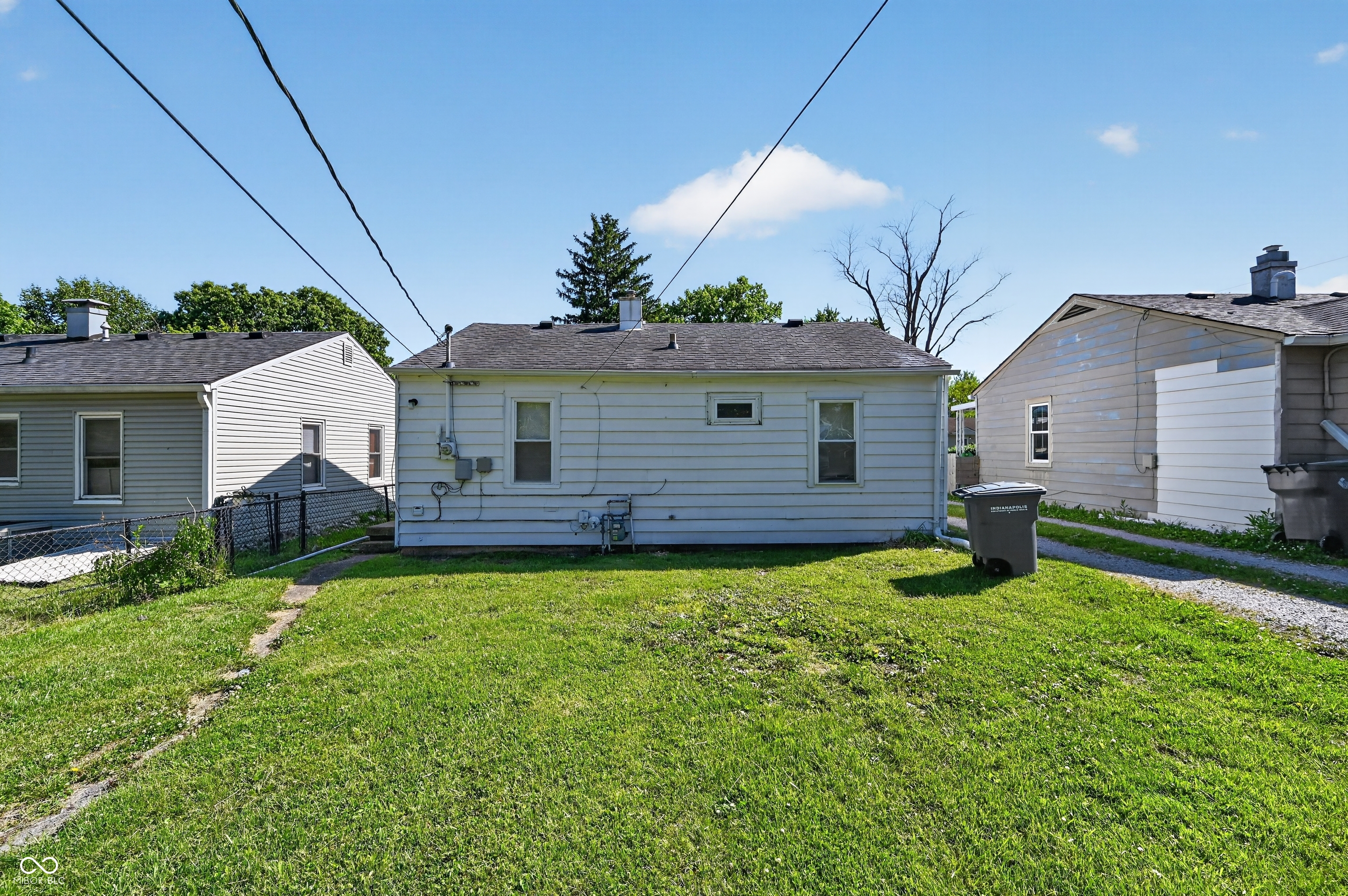 5936 E Shimer Avenue, Indianapolis, IN, 46219 photo 5 of 30