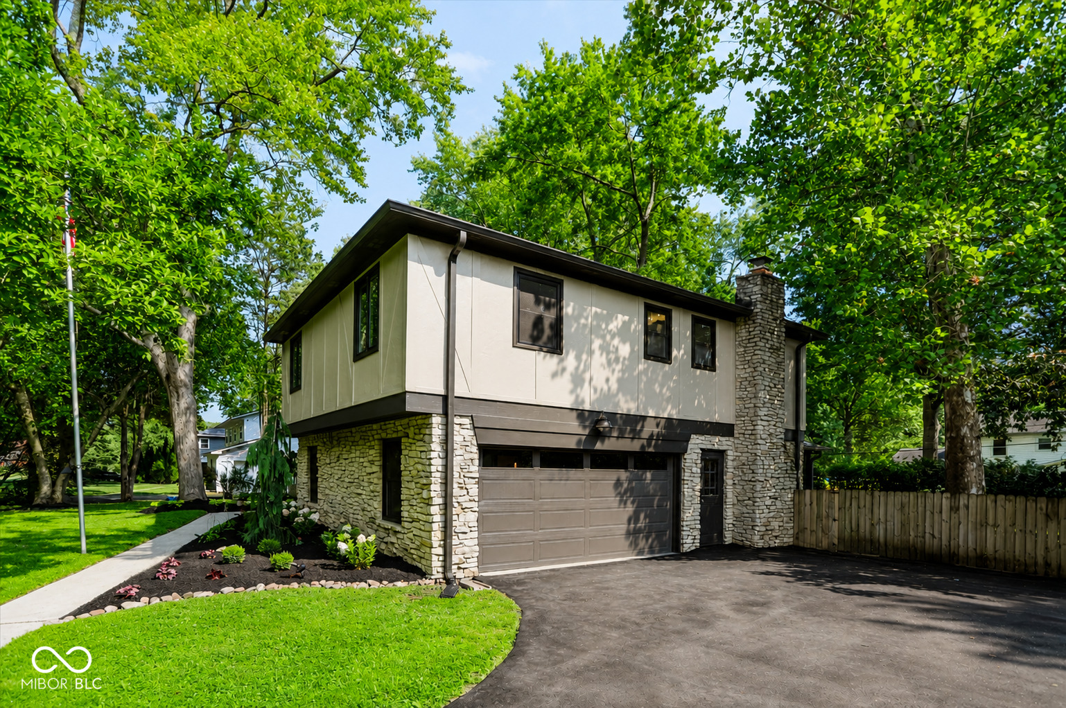 569 King Drive, Indianapolis, IN, 46260 photo 5 of 45