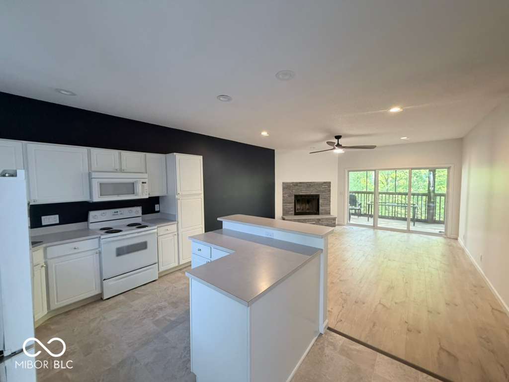 9640 S Bay Pointe Court #11, Bloomington, IN, 47401 photo 5 of 38