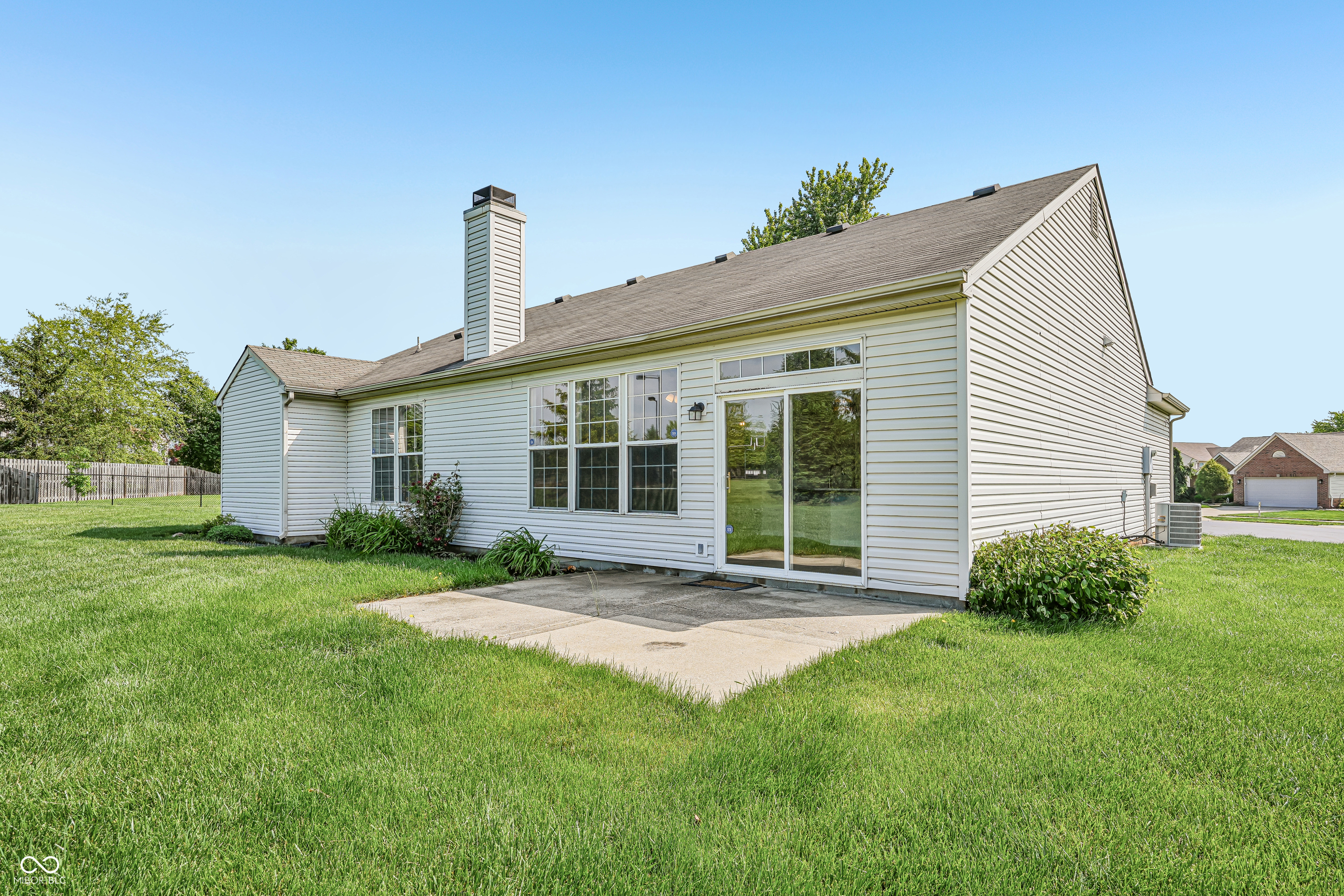 2082 Lawrin Court, Indianapolis, IN, 46234 photo 5 of 48