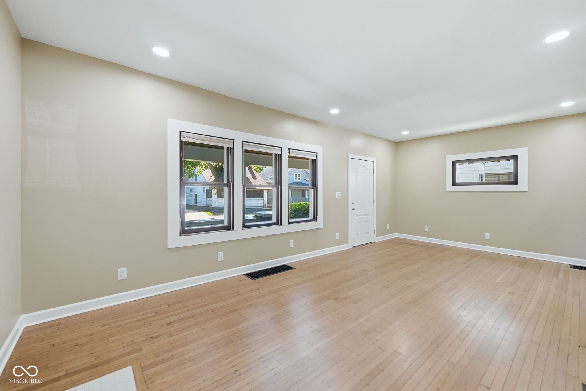274 N Mount Street, Indianapolis, IN, 46222 photo 5 of 27