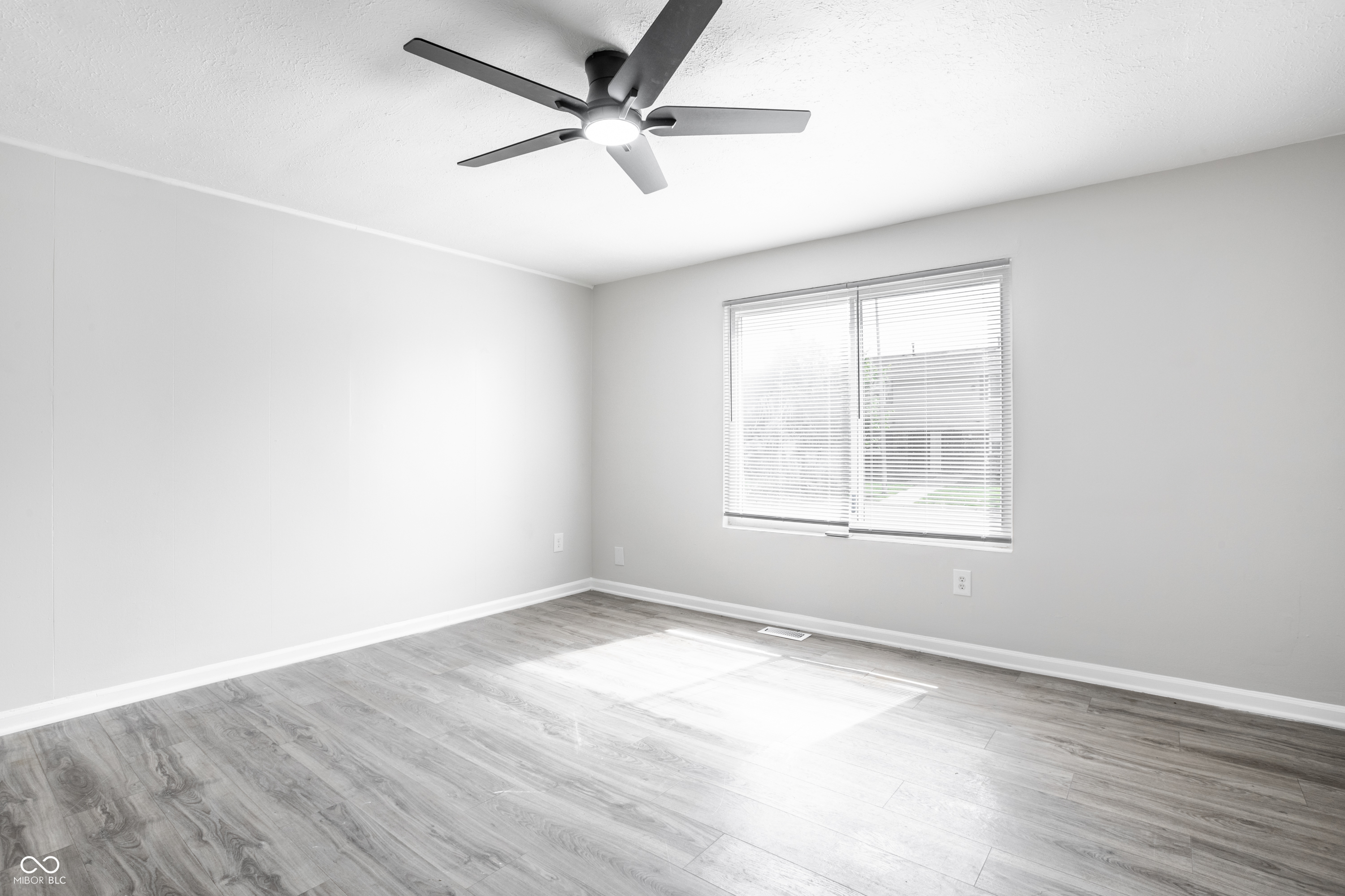 612 Woodlark Drive, Indianapolis, IN, 46229 photo 5 of 24