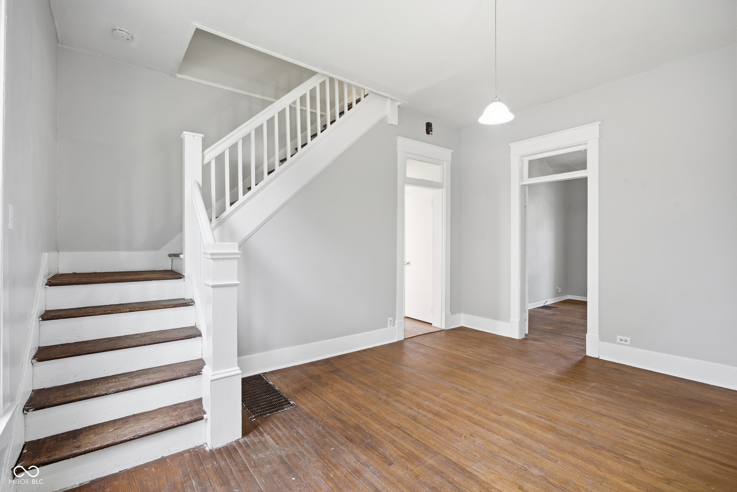 810 College, Anderson, IN, 46012 photo 5 of 30