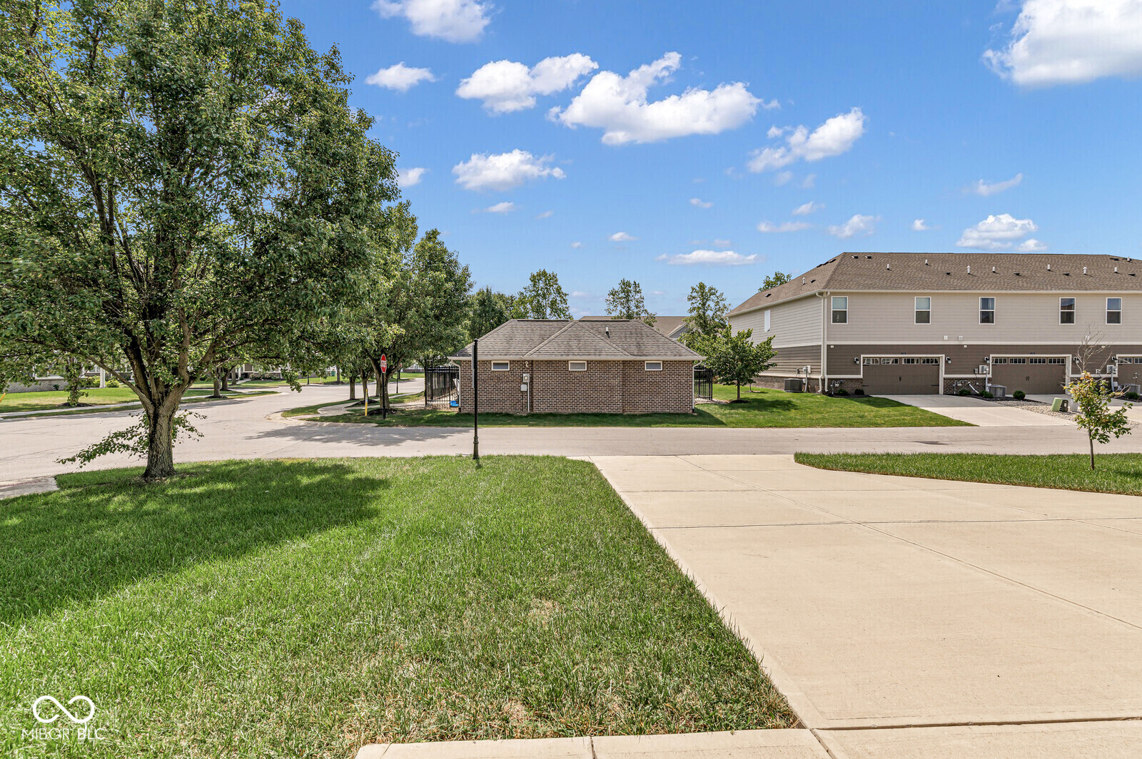 7235 Wilshire Way, Avon, IN, 46123 photo 5 of 50