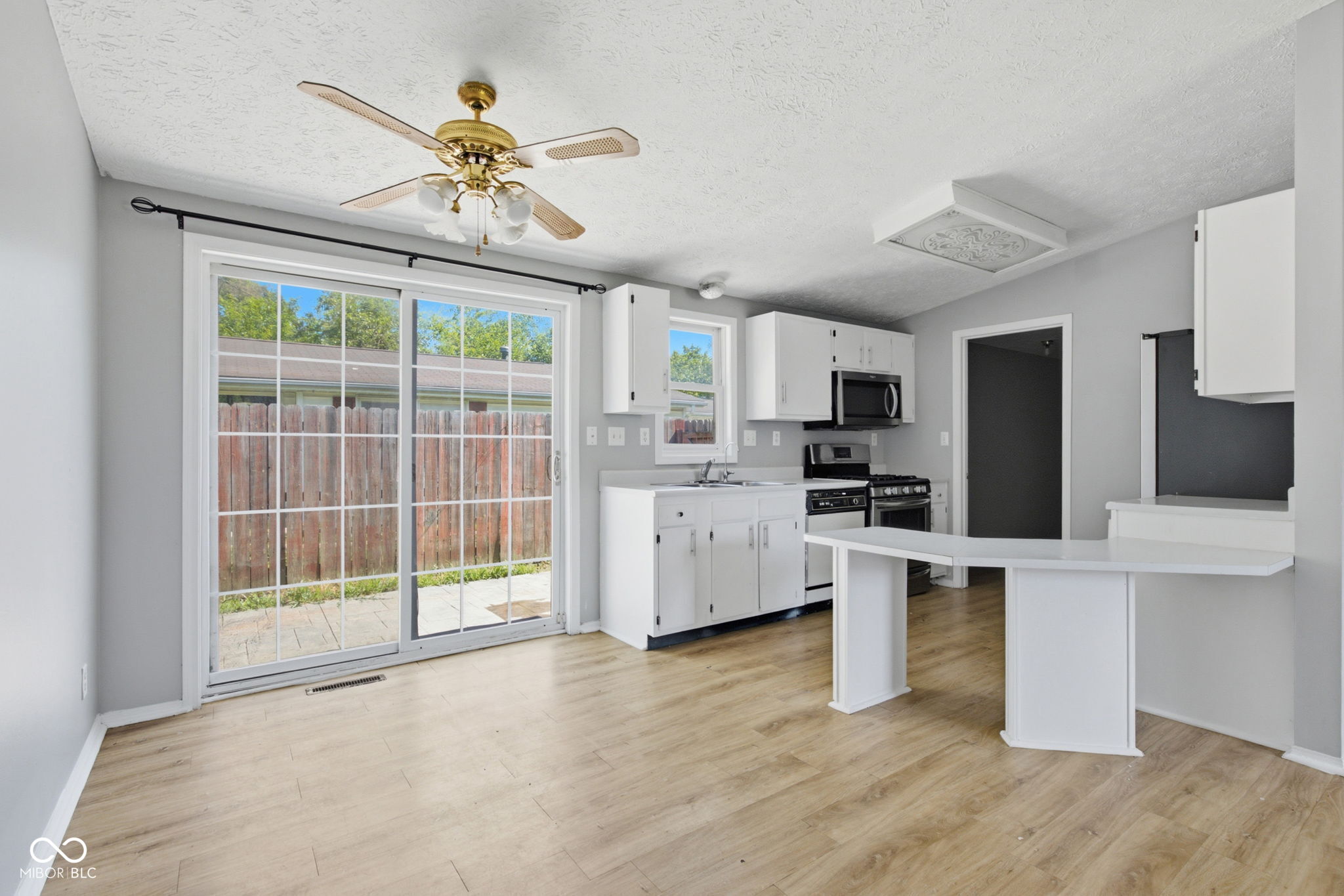 4630 N Richardt Avenue, Indianapolis, IN, 46226 photo 5 of 34