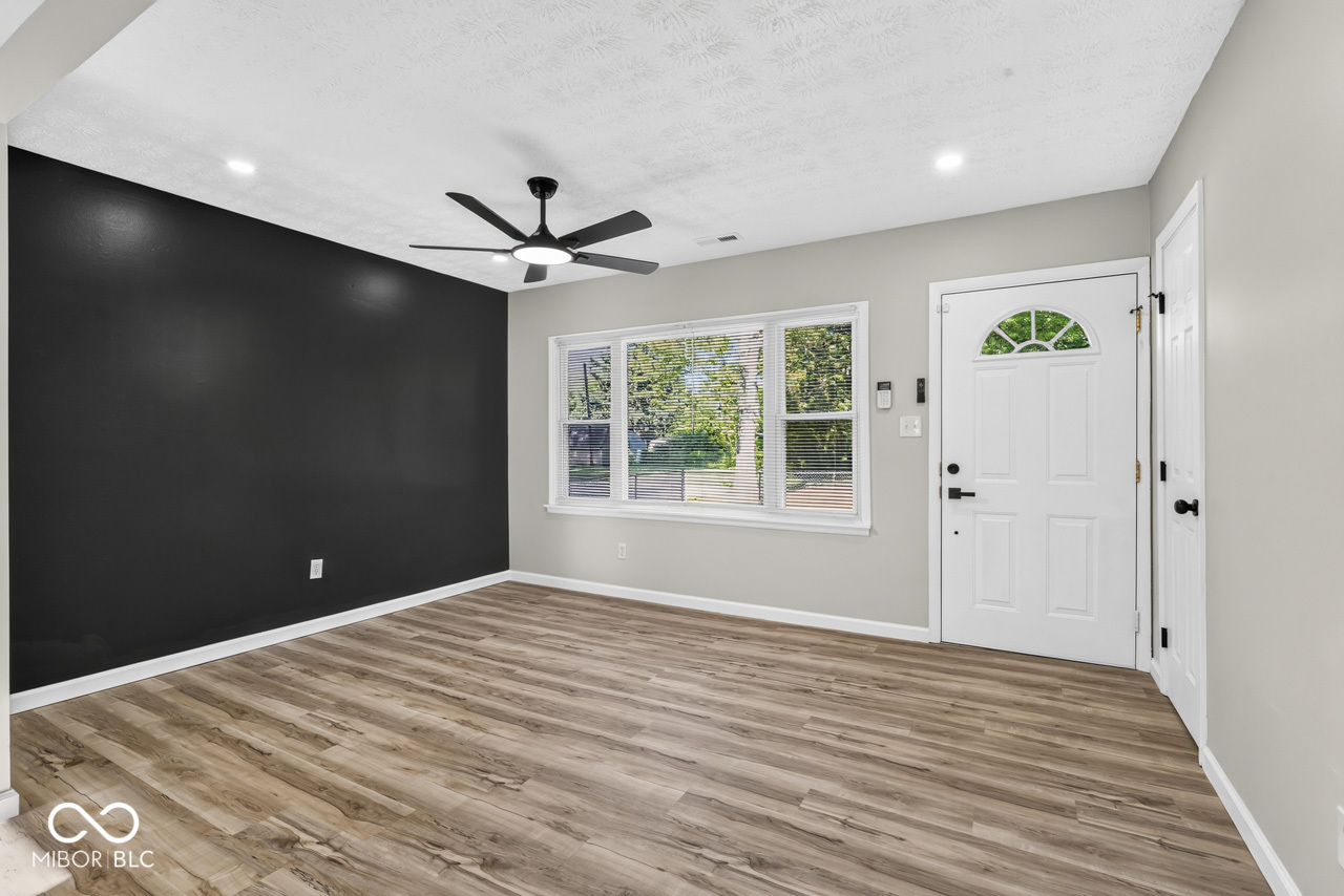 1325 N Wittfield Street, Indianapolis, IN, 46229 photo 5 of 49