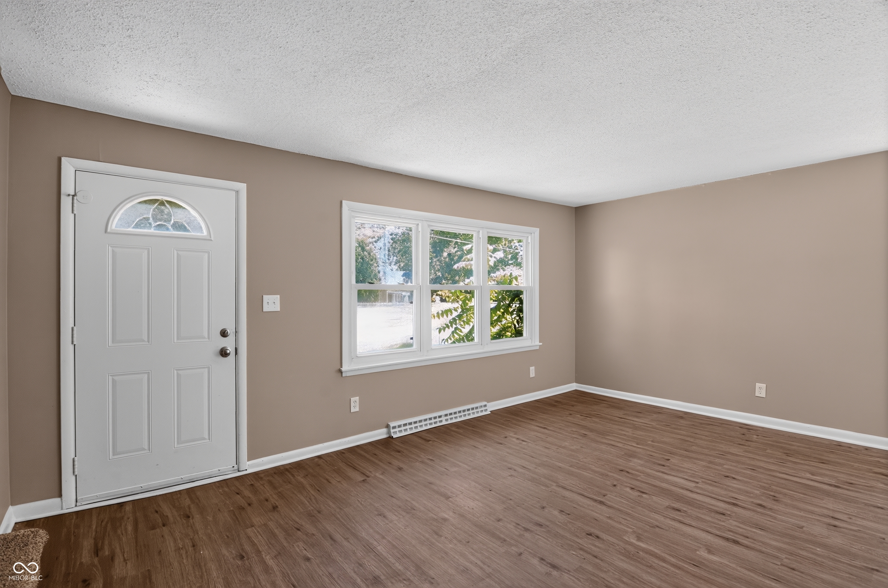 4916 E 39th Street, Indianapolis, IN, 46226 photo 5 of 37