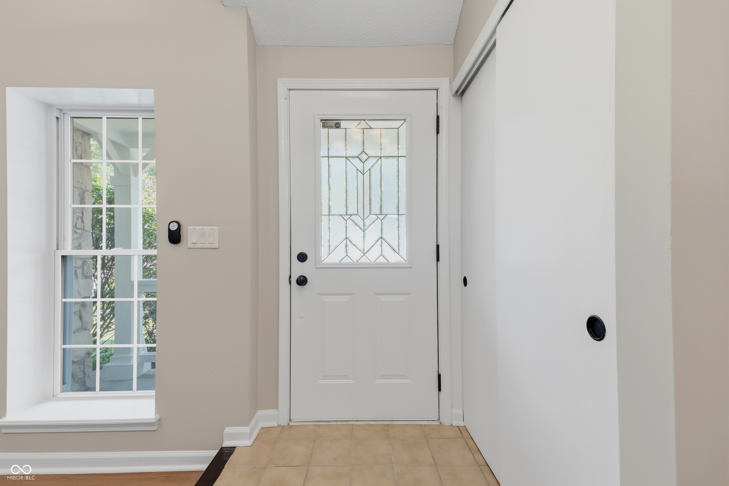 9328 Homeside Drive, Indianapolis, IN, 46250 photo 5 of 46