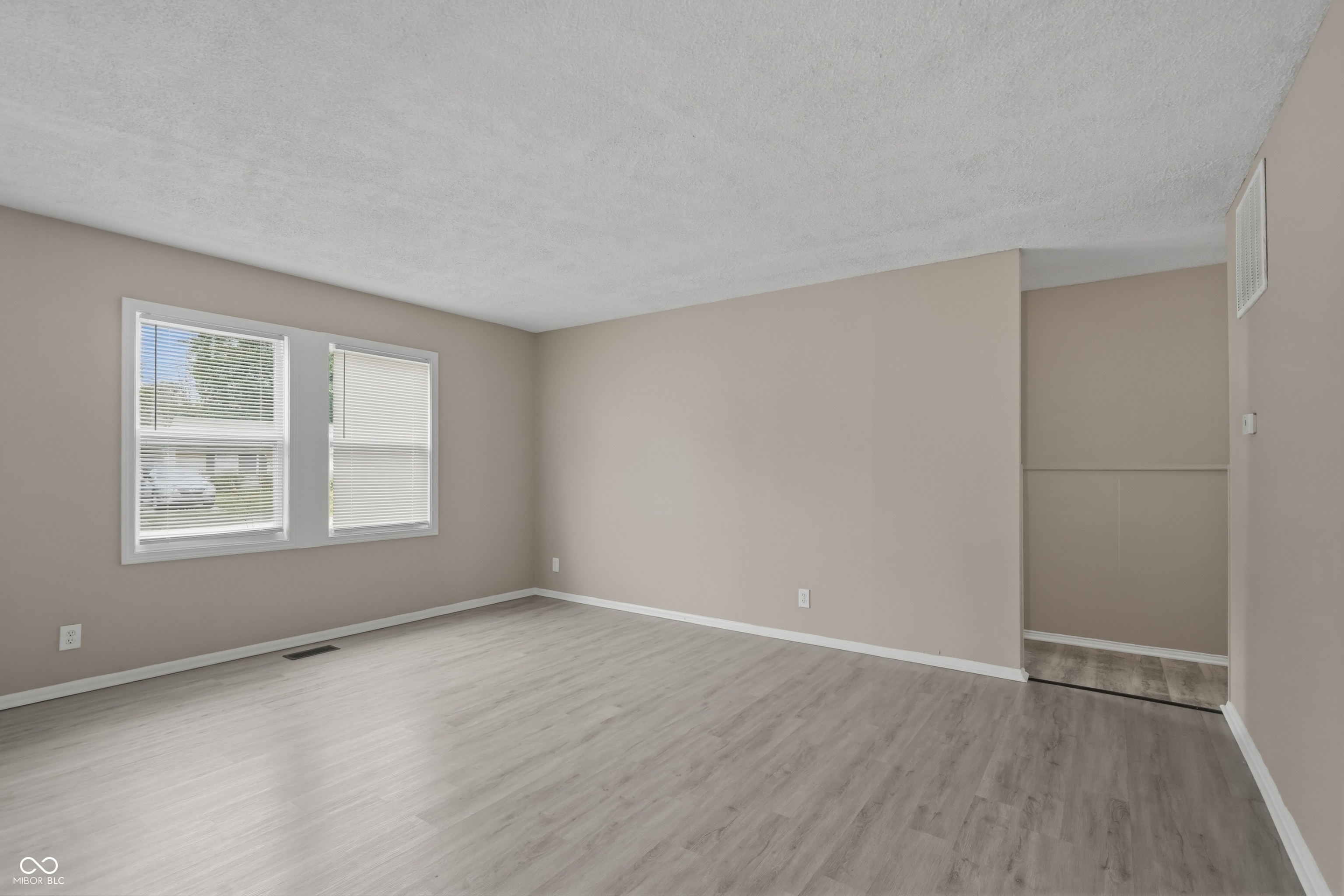 3857 Chateau Drive, Indianapolis, IN, 46226 photo 5 of 30