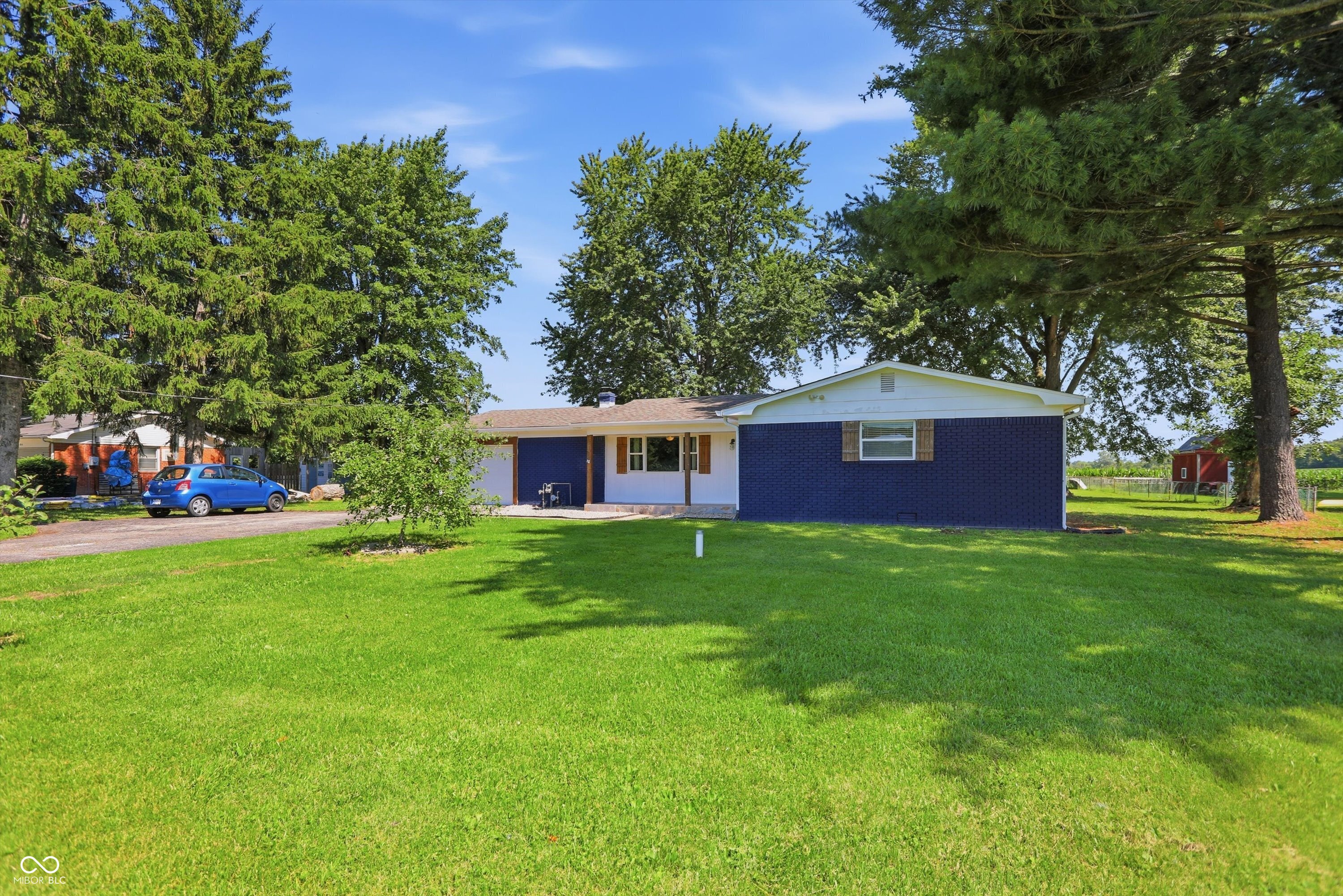 556 E 1000 N, Fortville, IN, 46040 photo 5 of 40