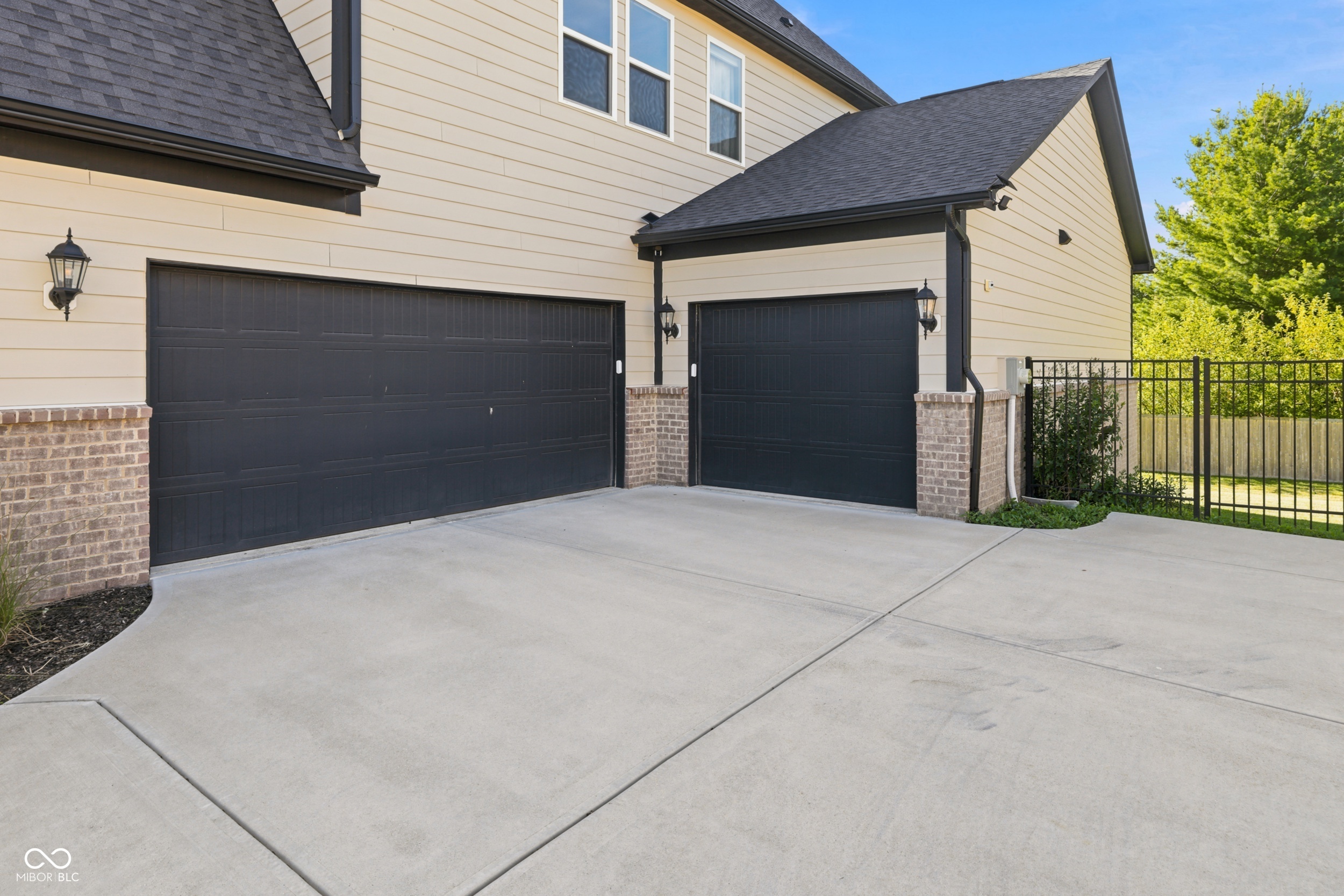 8822 Rockwood Lane, Indianapolis, IN, 46259 photo 5 of 54