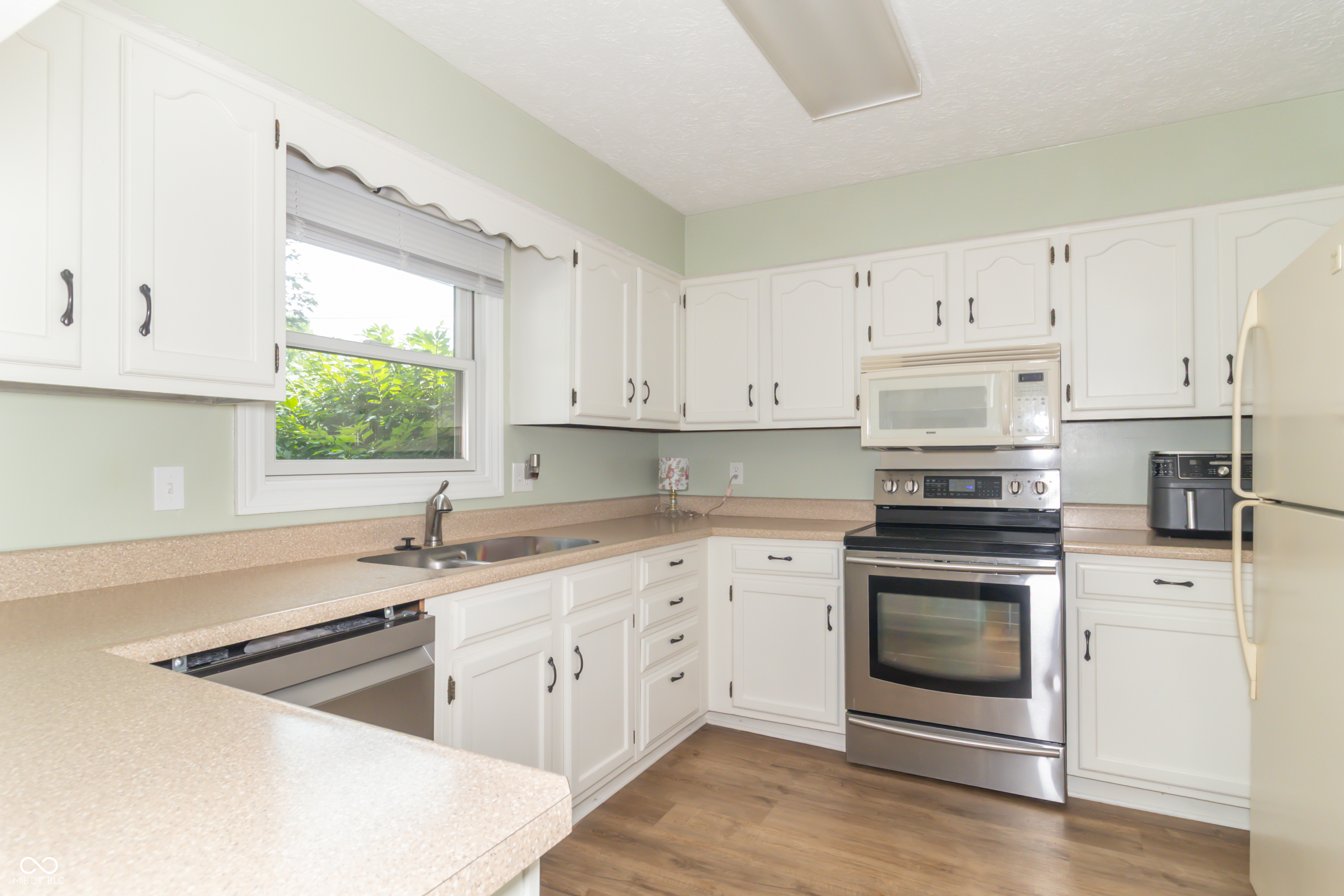204 Creek Wood Drive, Greenfield, IN, 46140 photo 5 of 43