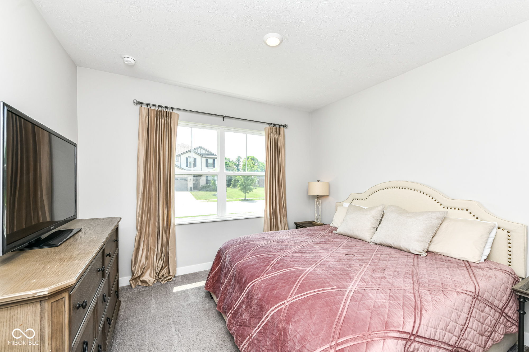 16386 Sedalia Drive, Fishers, IN, 46040 photo 5 of 43
