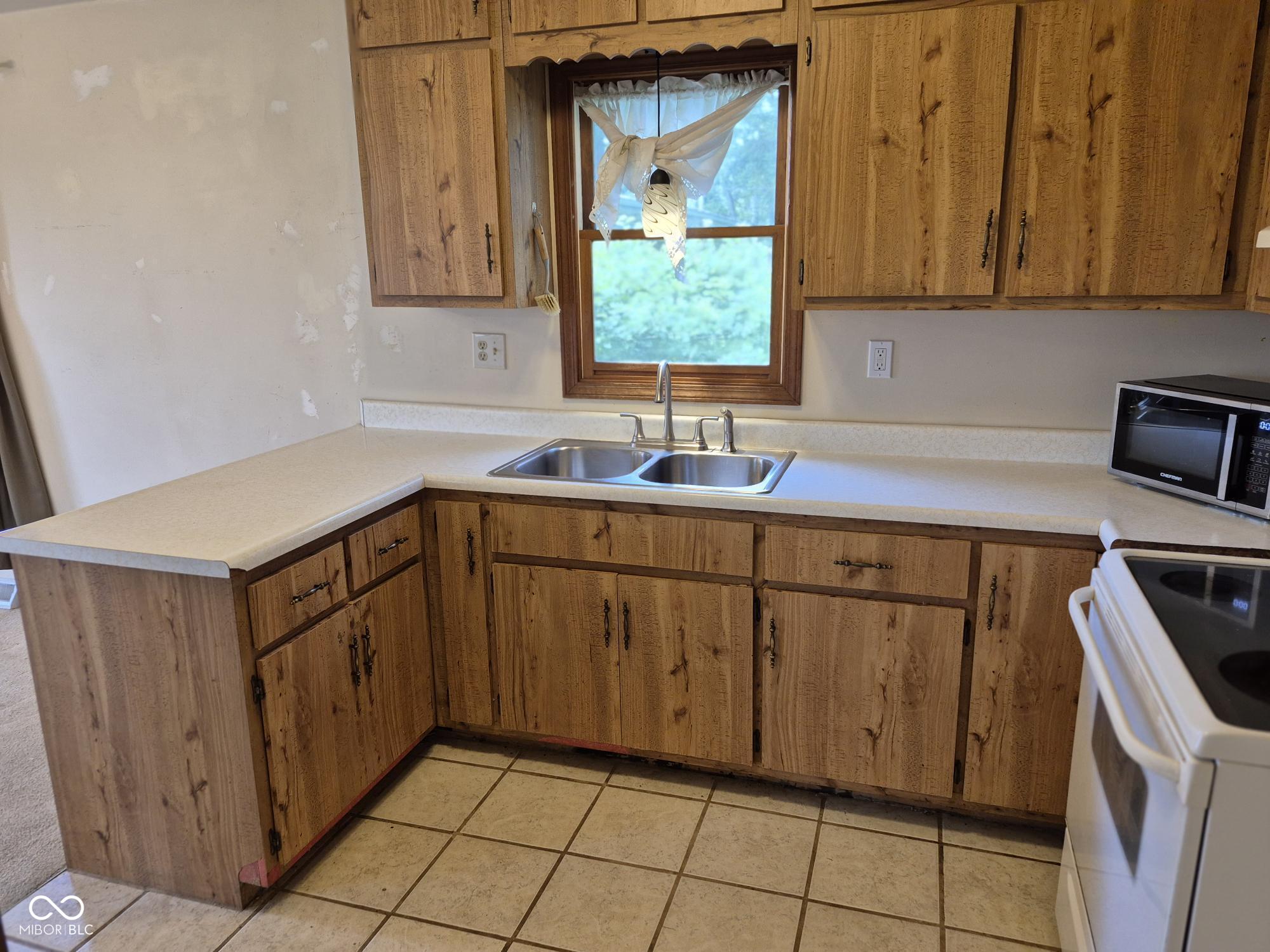 9036 E Raymond Street, Indianapolis, IN, 46239 photo 5 of 19