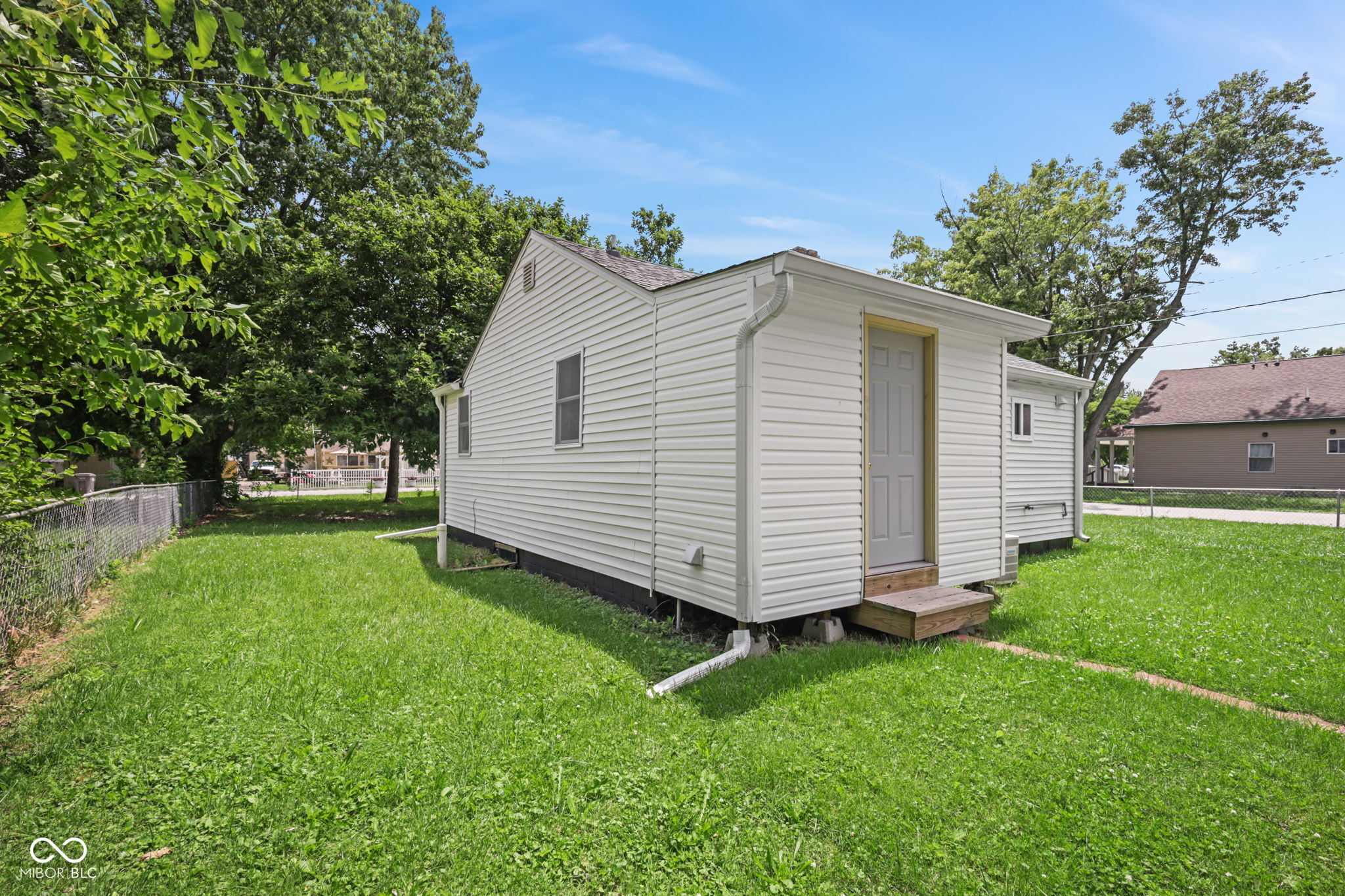 1106 Worcester Avenue, Indianapolis, IN, 46203 photo 5 of 24
