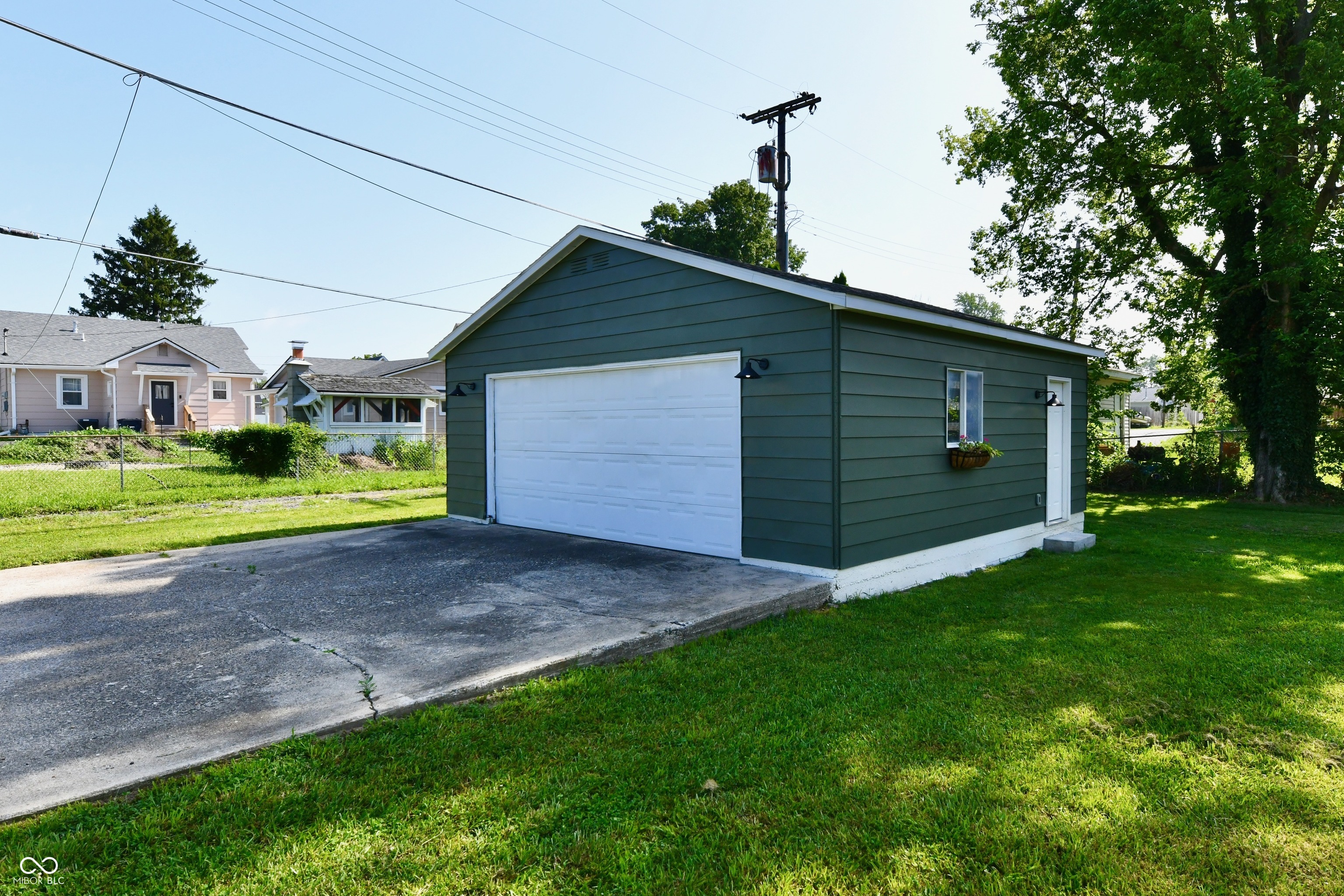 1526 N B Street, Elwood, IN, 46036 photo 5 of 36