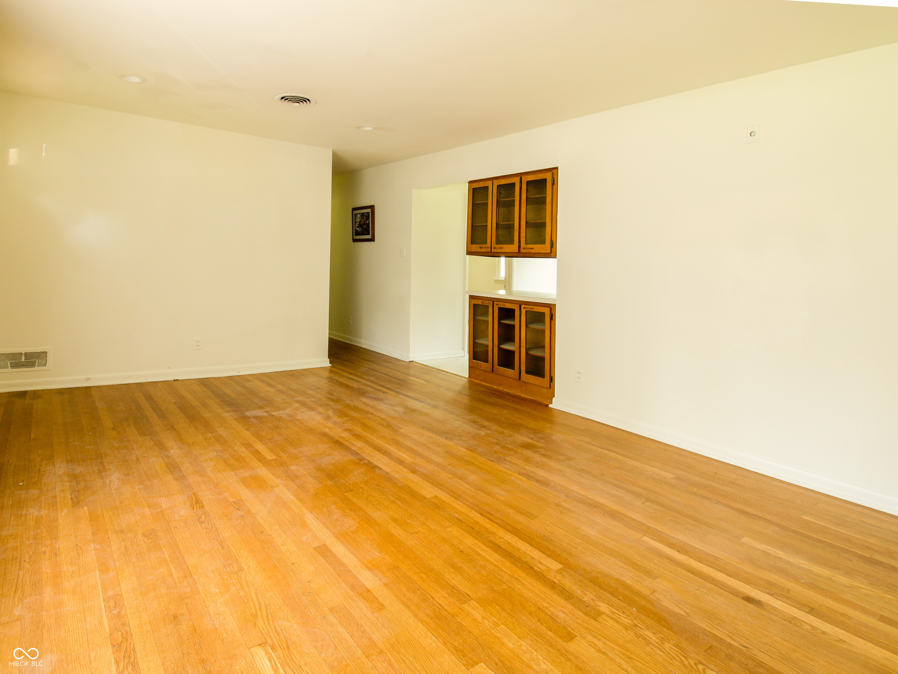 235 W Huntstead Lane, Indianapolis, IN, 46217 photo 5 of 17