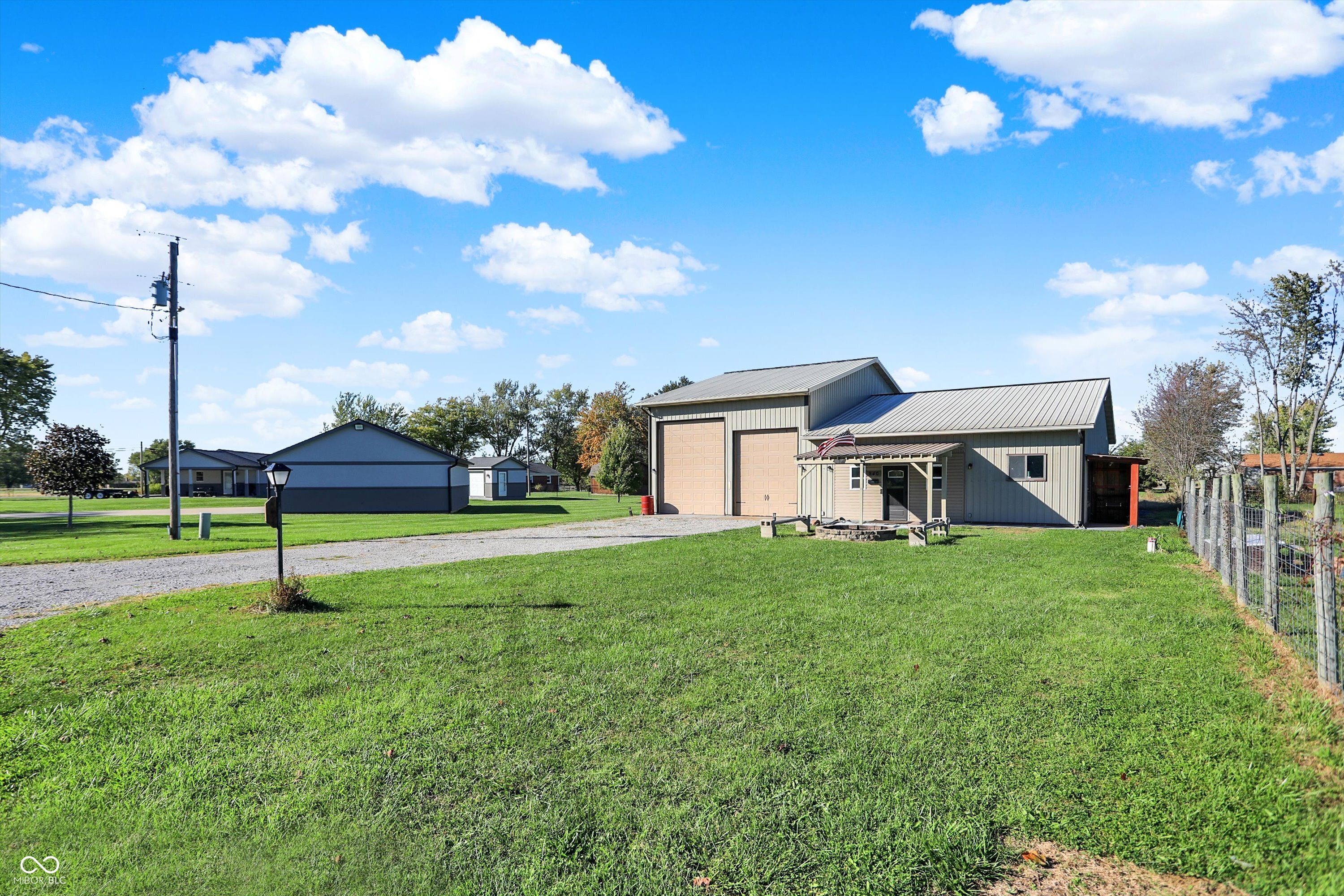 940 W 1090 N, Fountaintown, IN, 46130 photo 5 of 65