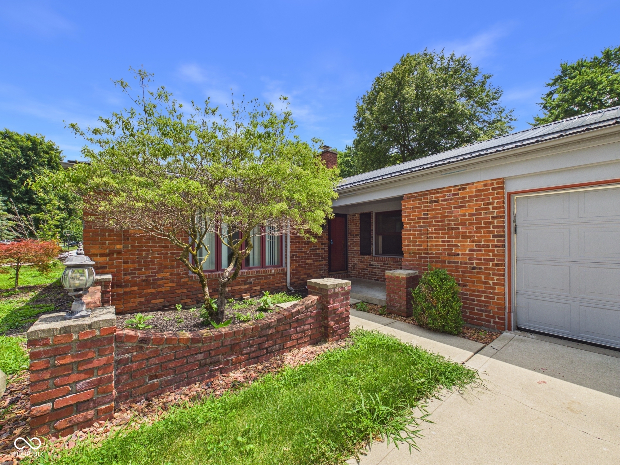 1727 Oakwood Drive, Anderson, IN, 46011 photo 5 of 38
