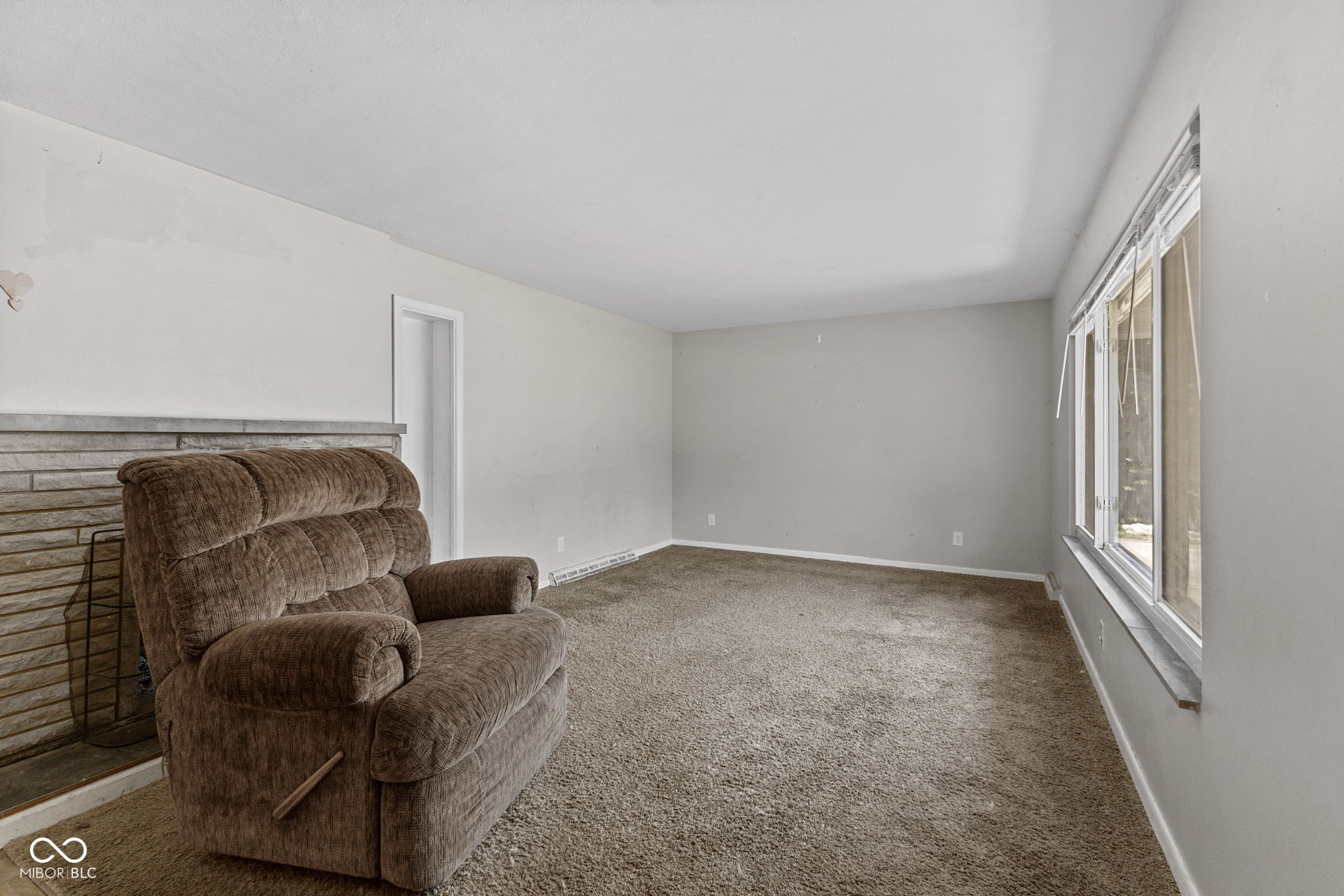 4050 Wallace Avenue, Indianapolis, IN, 46226 photo 5 of 37