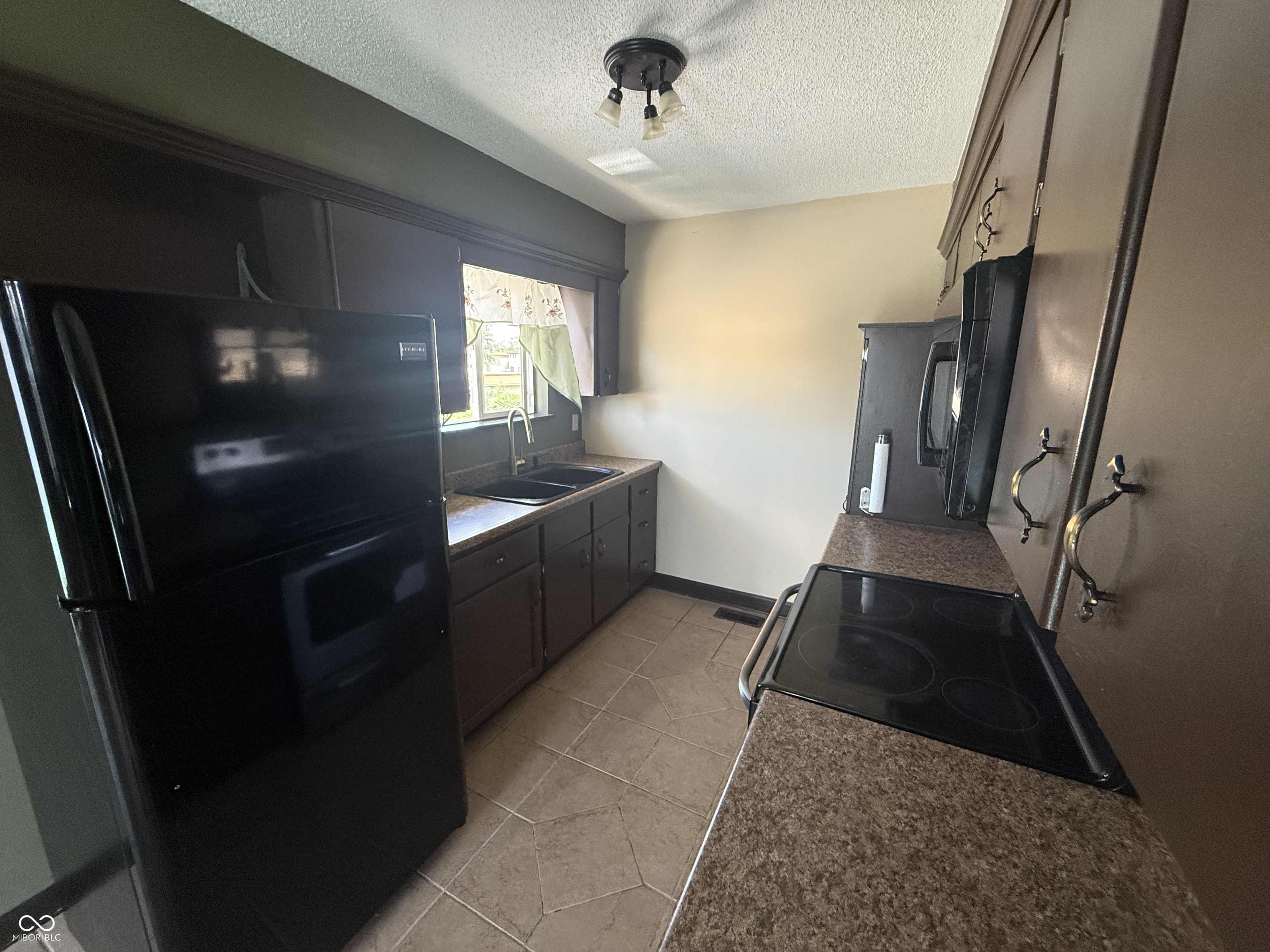 2721 Del Prado Drive, Indianapolis, IN, 46227 photo 5 of 25
