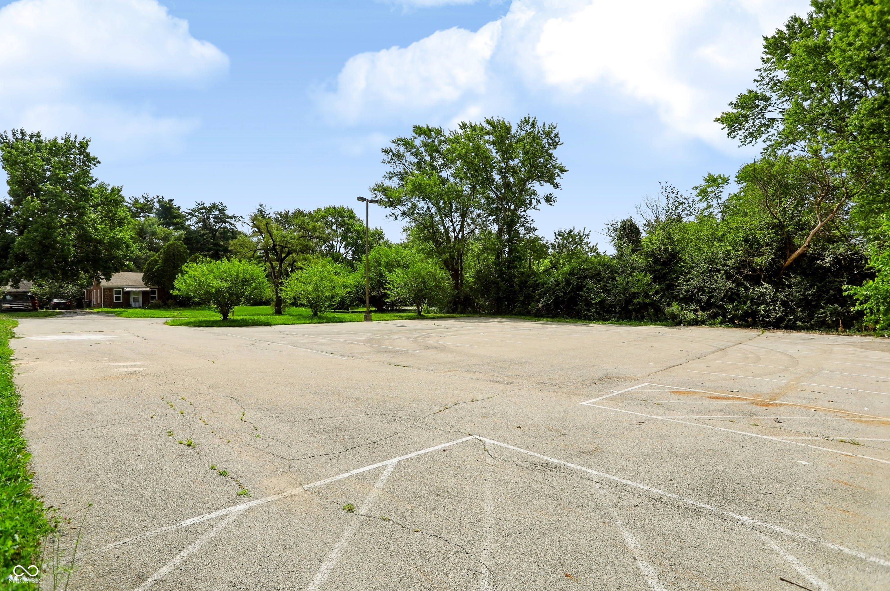 6635 E 21st Street, Indianapolis, IN, 46219 photo 5 of 25