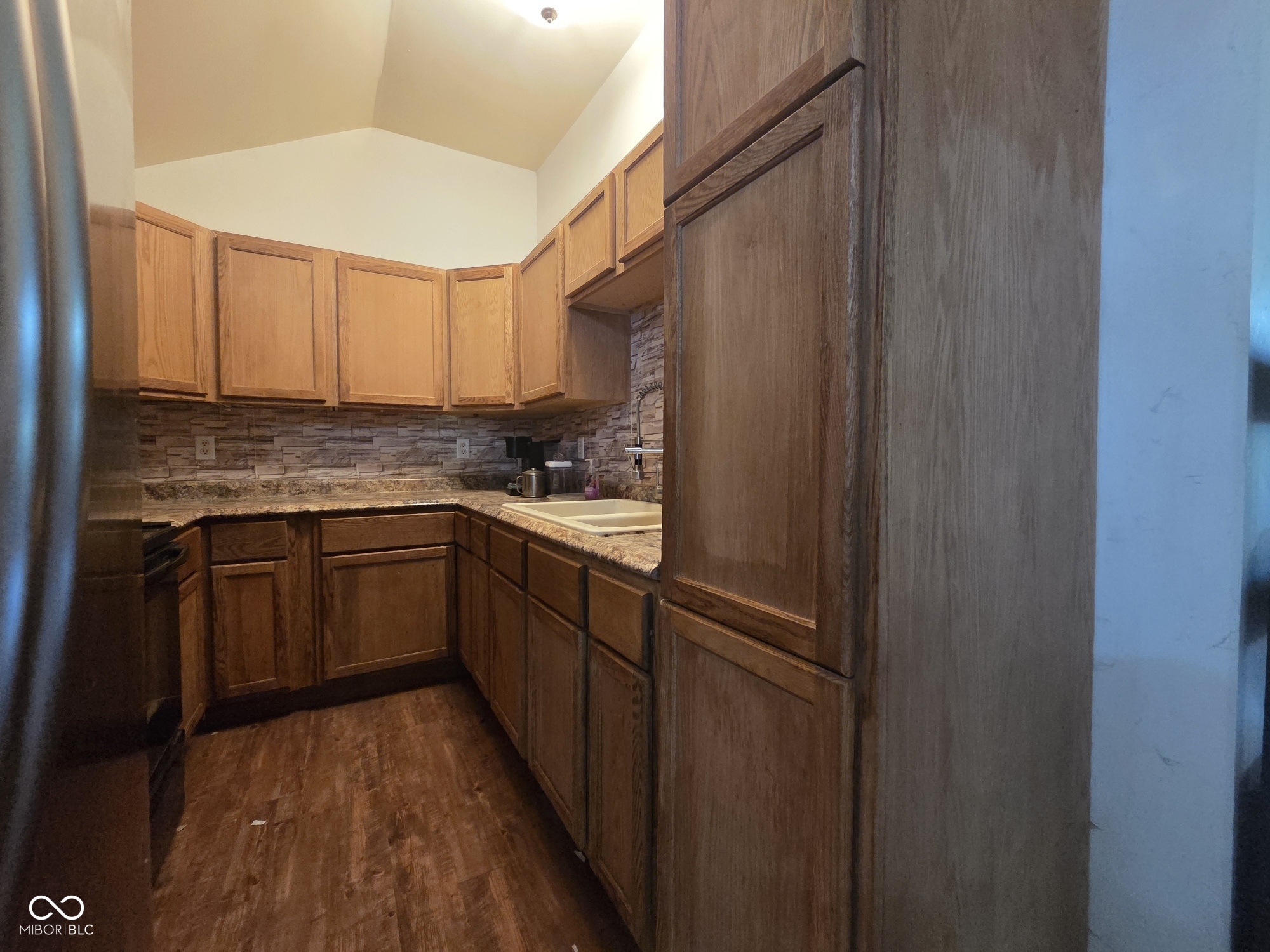 7865 N 330 W, Columbus, IN, 47201 photo 5 of 20
