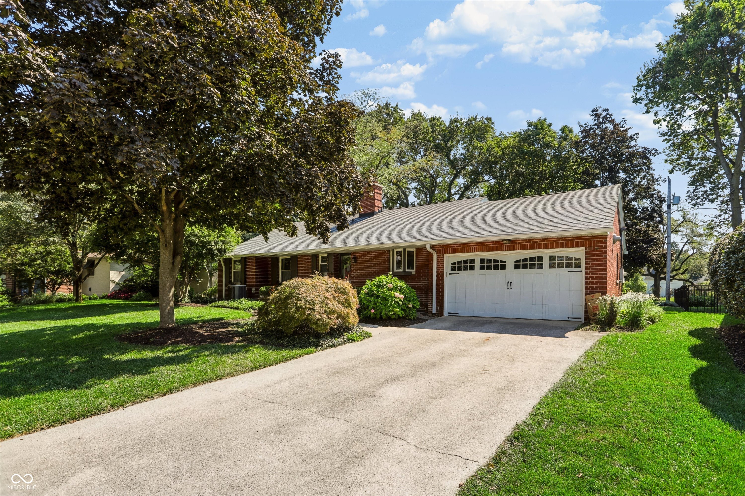 5945 Gladden Drive, Indianapolis, IN, 46220 photo 5 of 75