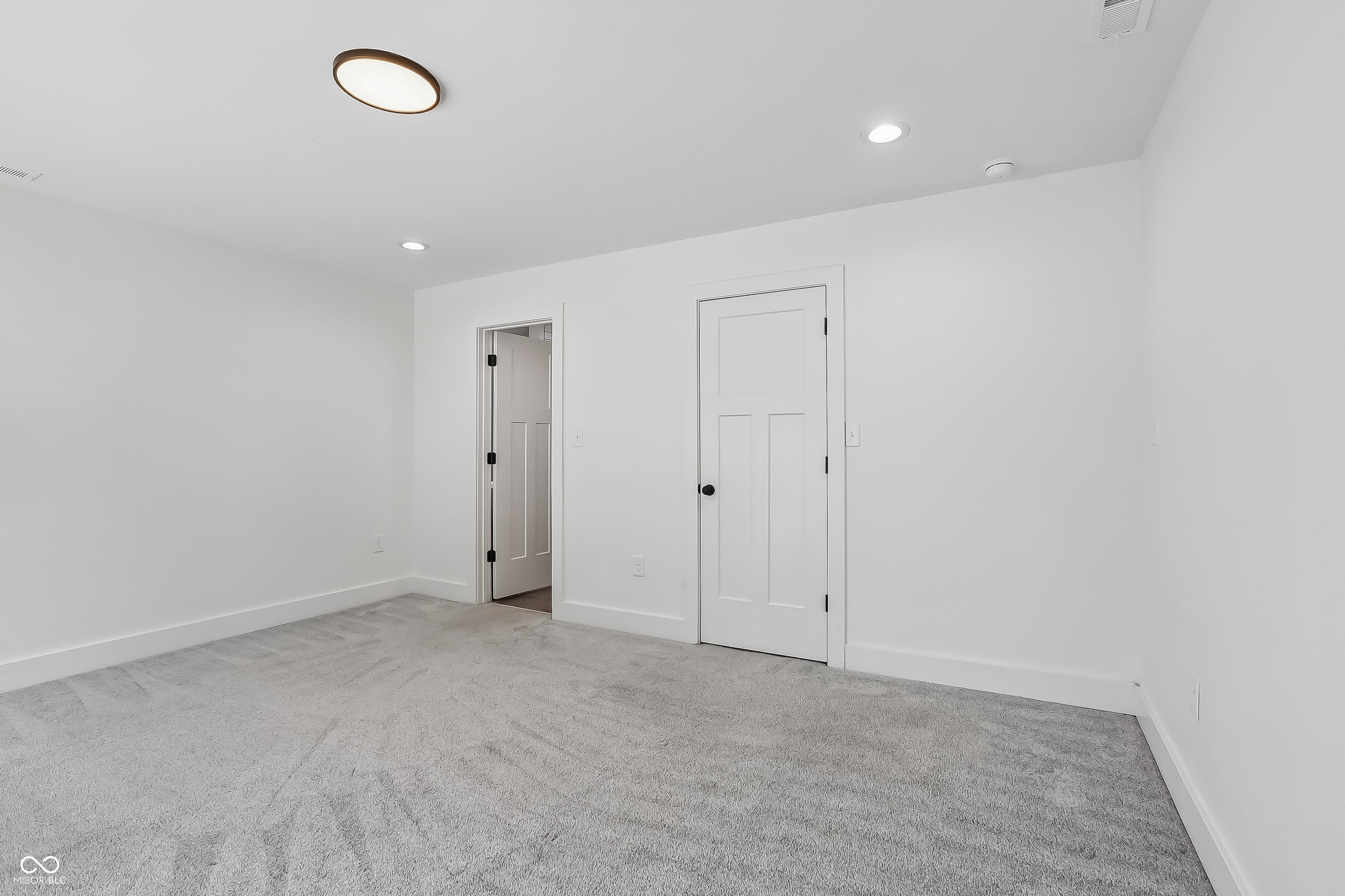 401 Sanders Street, Indianapolis, IN, 46225 photo 5 of 45