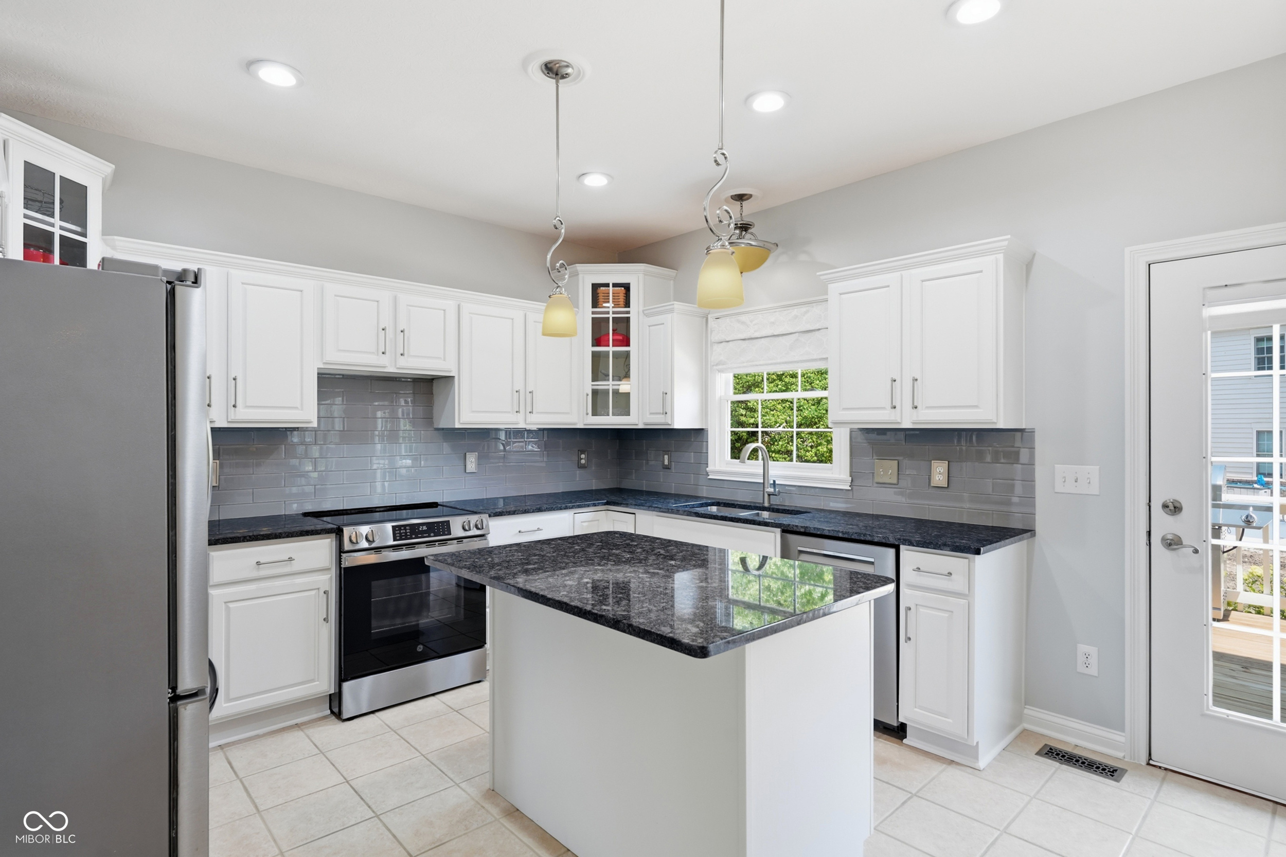 10235 Bent Creek Court, Fishers, IN, 46037 photo 5 of 46