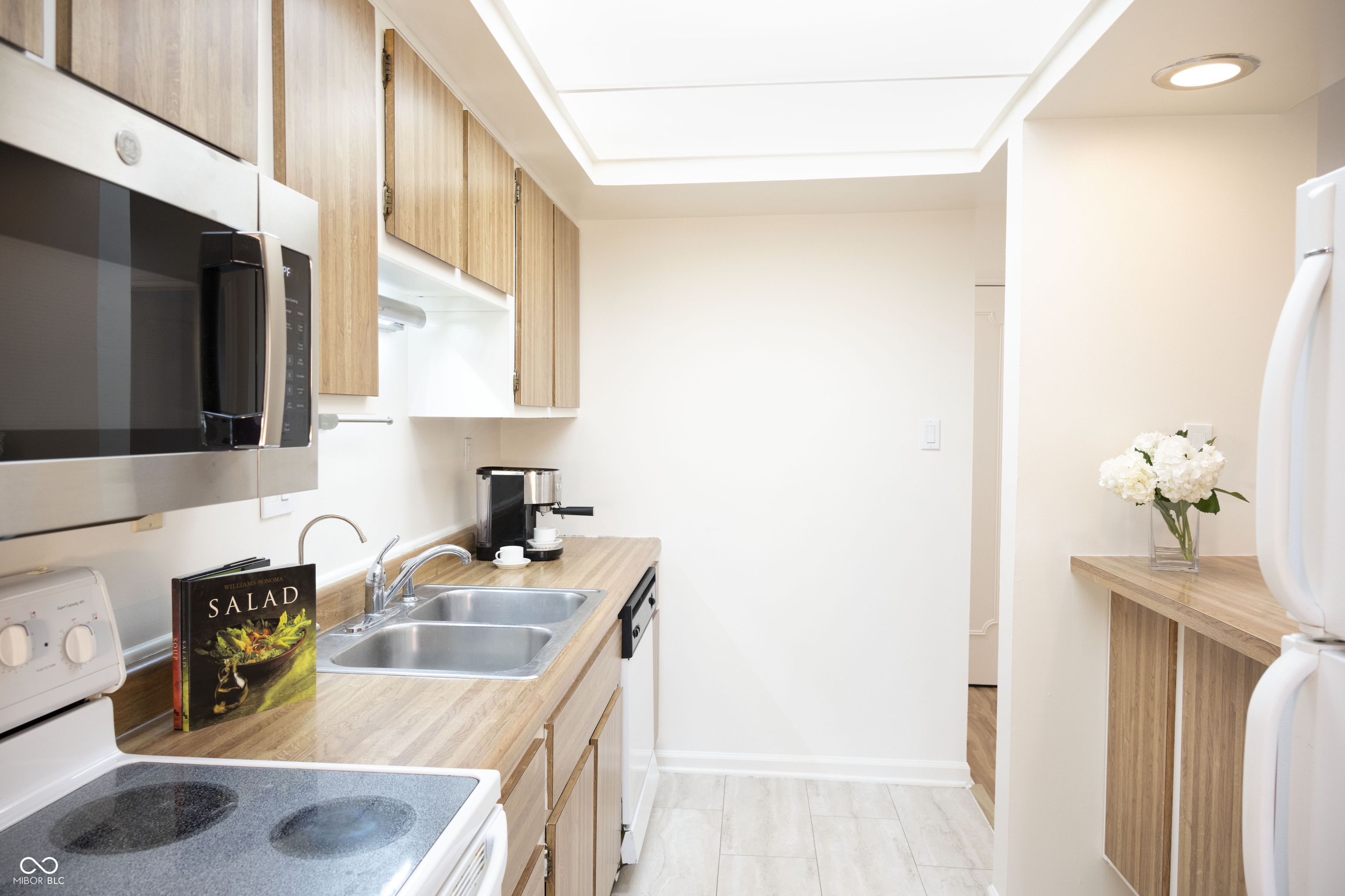 8503 Canterbury W #D, Indianapolis, IN, 46260 photo 5 of 26