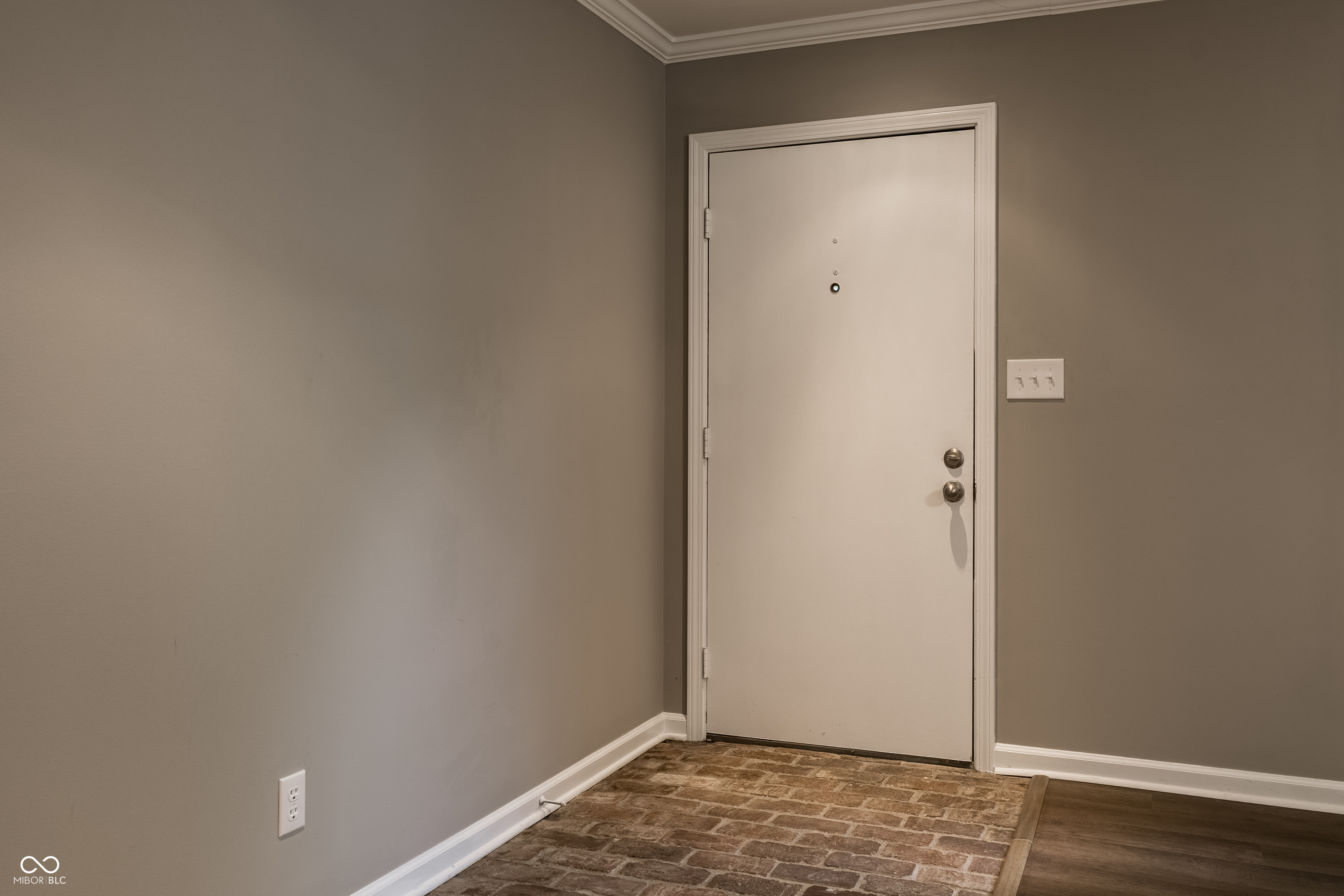 7231 Dean Road, Indianapolis, IN, 46240 photo 5 of 38