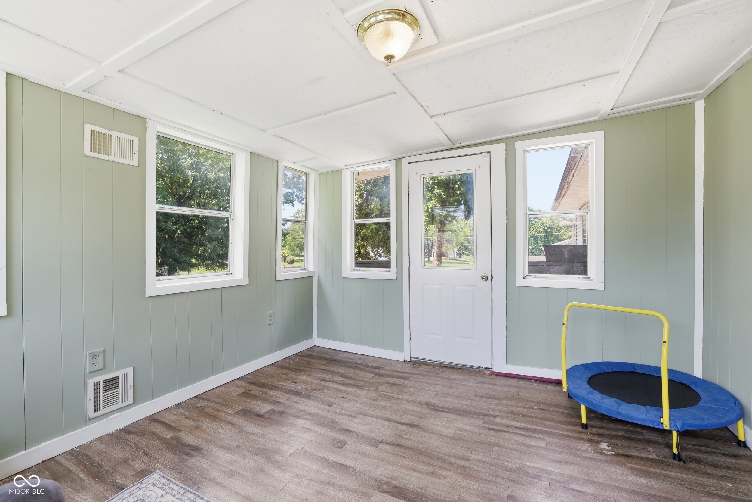 295 Bennett, Bedford, IN, 47421 photo 5 of 40