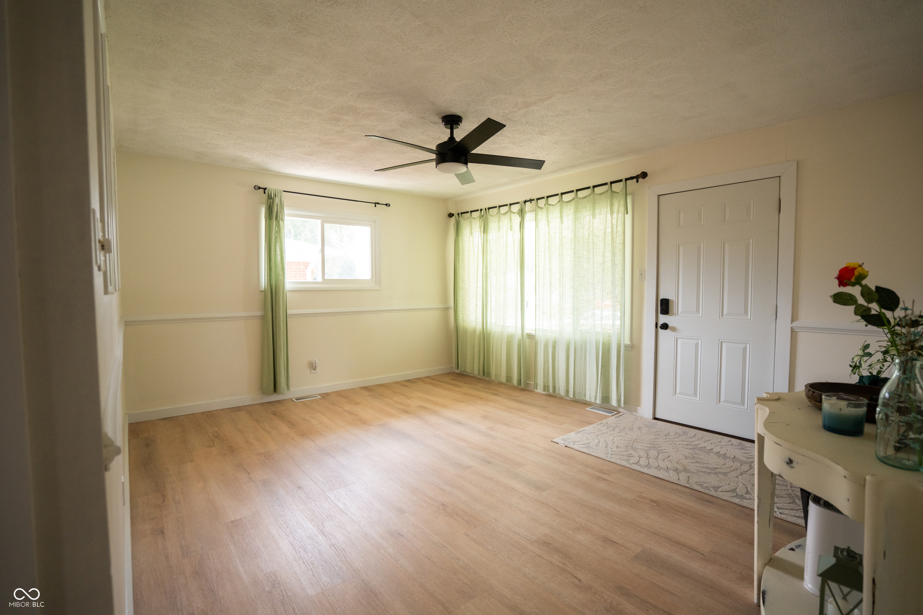 431 N 14th Avenue N, Beech Grove, IN, 46107 photo 5 of 26