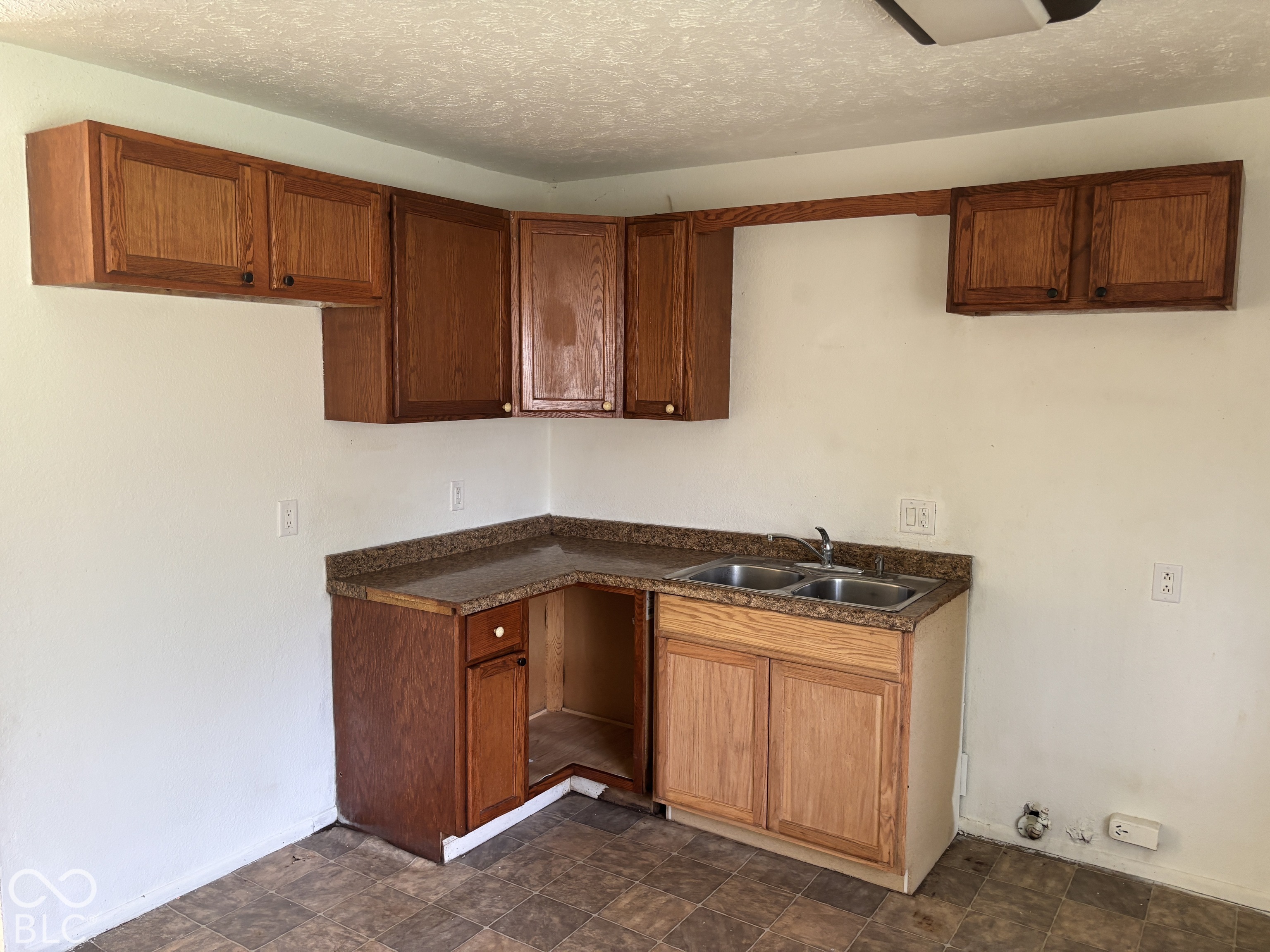 1437 S Oxford Street, Indianapolis, IN, 46203 photo 5 of 23