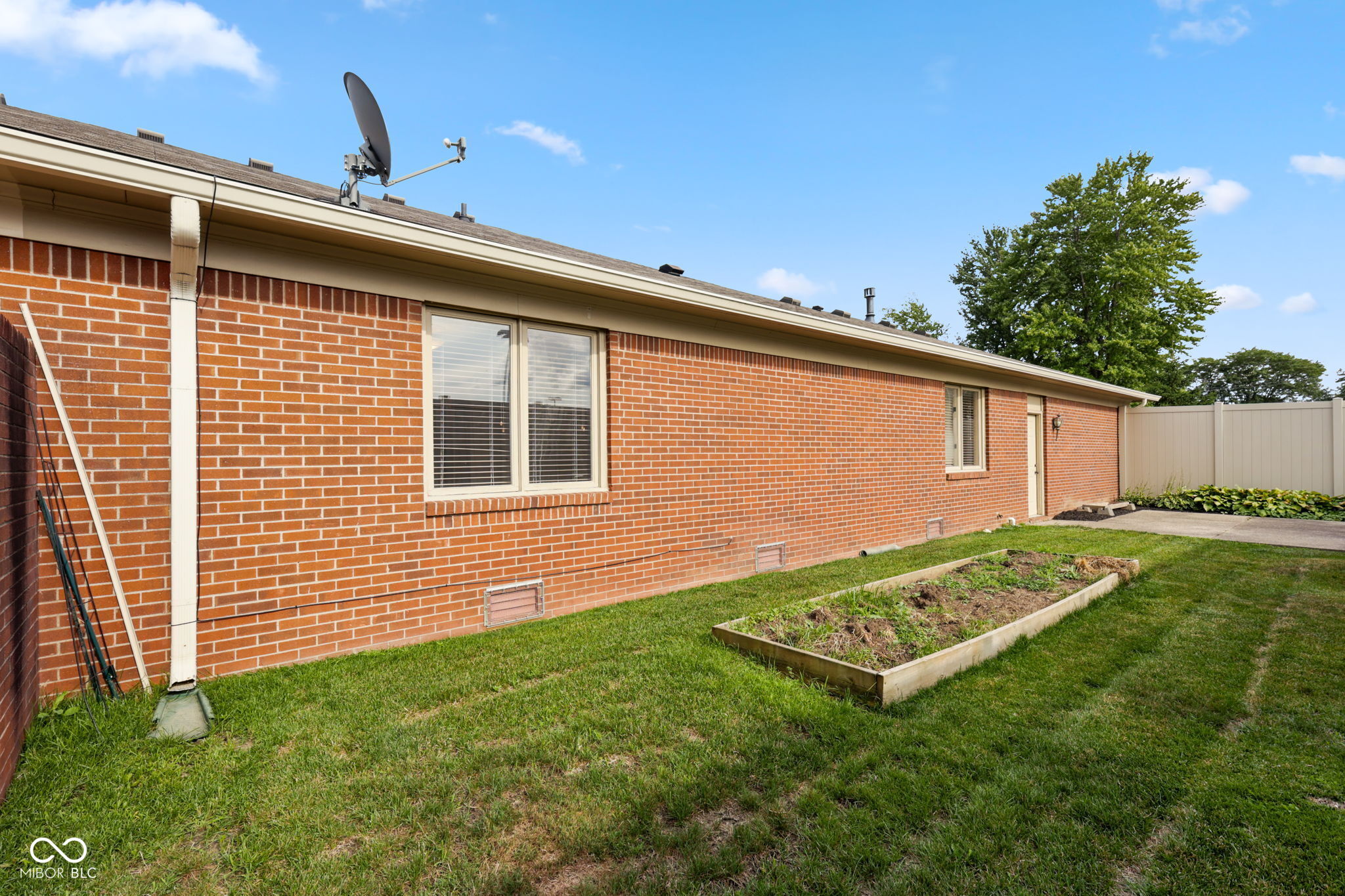 8616 Cricket Tree Lane, Indianapolis, IN, 46260 photo 5 of 37