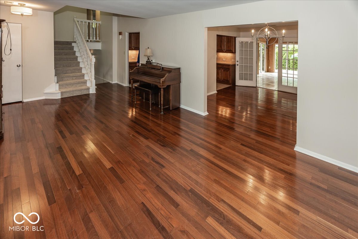 9317 Sherwood Lane, Indianapolis, IN, 46240 photo 5 of 27